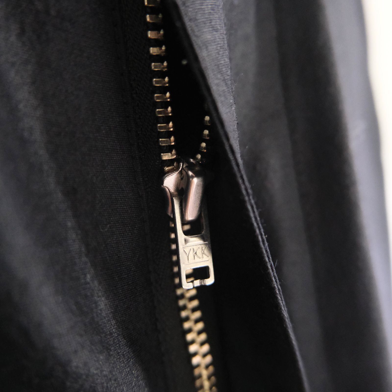 TUCK EASY PANTS - Silk / Wool - / パンツ / イージーパンツ / ウール / シルク / Navy