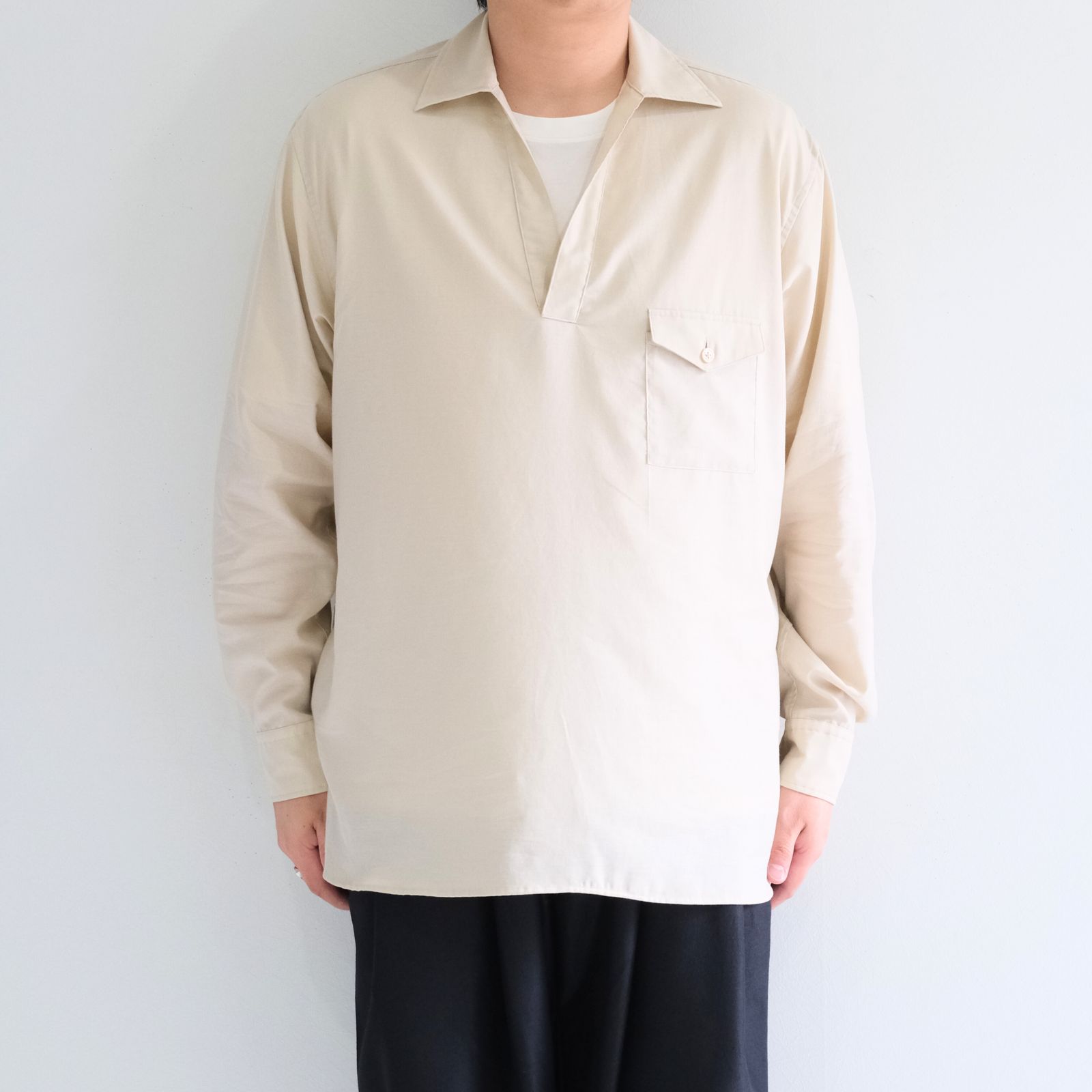 SILKY SOFT TWILL SKIPPER SHIRT / シルク ソフト ツイル スキッパー シャツ（SAND）