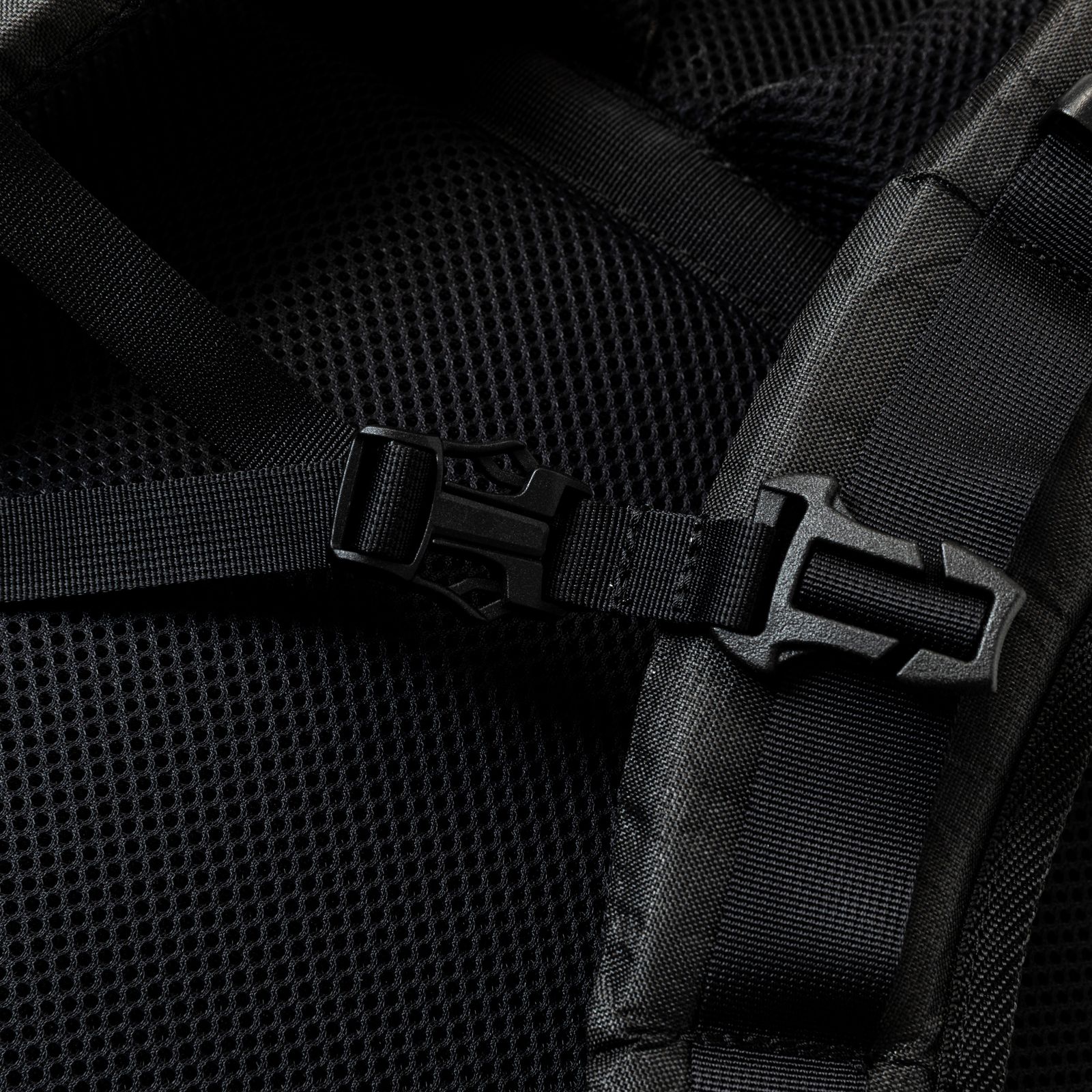【入荷時期：2026年8月頃】UltraWeave™ Daypack"Common" / ウルトラウィーブ デイパック コモン（CARBON BLACK）