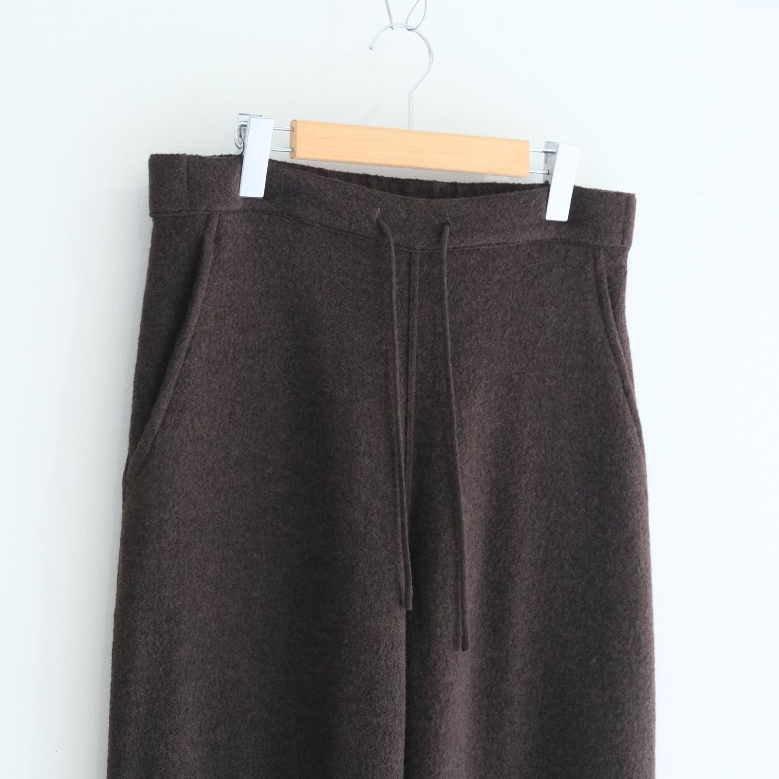 【残り1点】KNIT PANTS ‐Hard Twist Crepe‐（Brown）