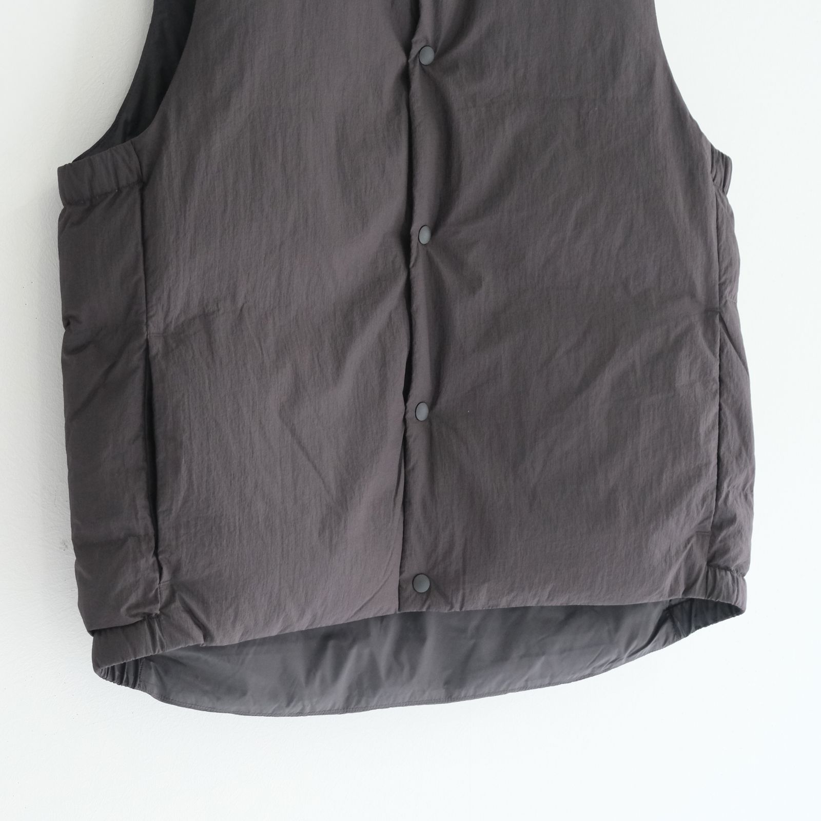 Layer Down Vest / ベスト / ダウンベスト / ダックダウン / Graphite