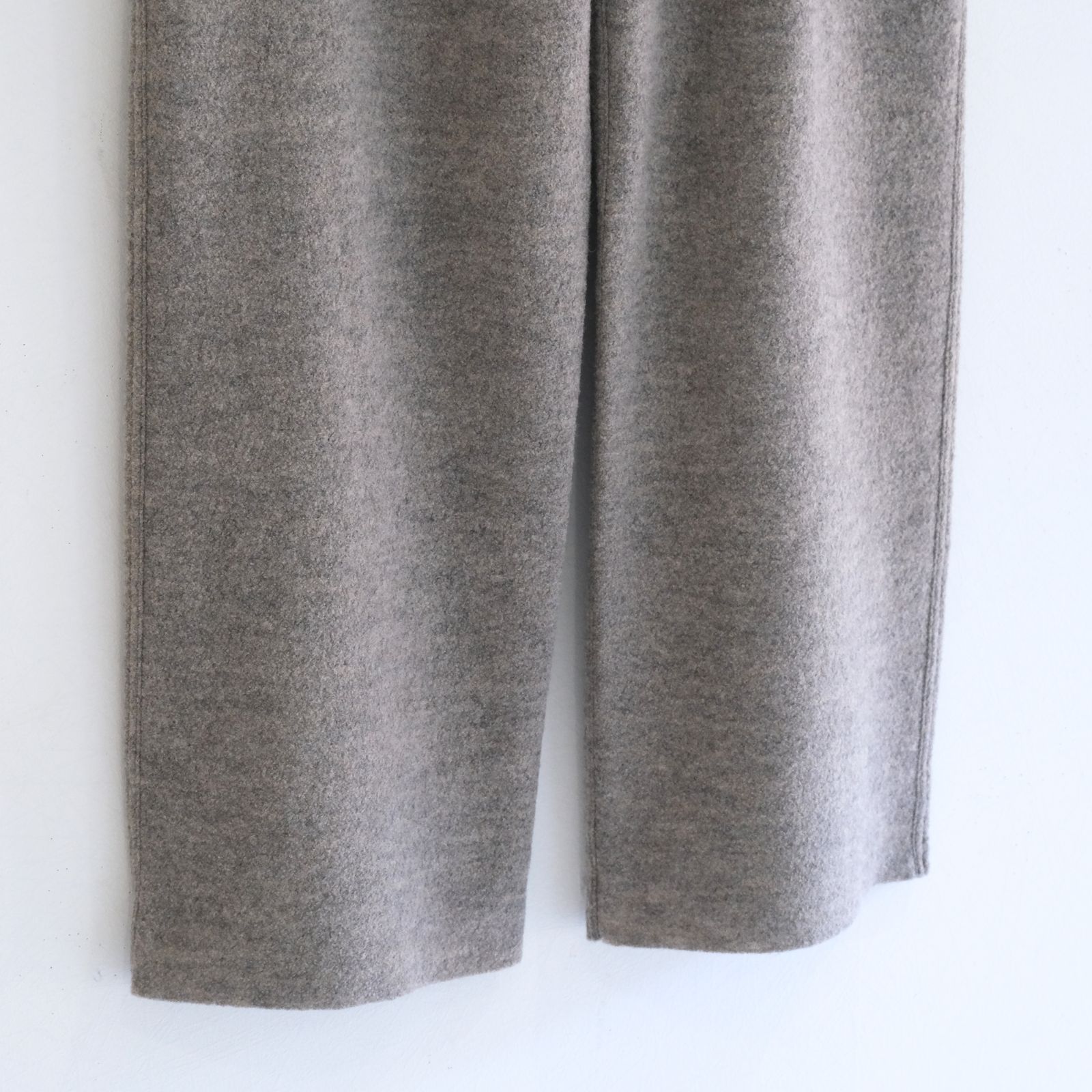 【残り1点】KNIT PANTS ‐Hard Twist Crepe‐（Greige）