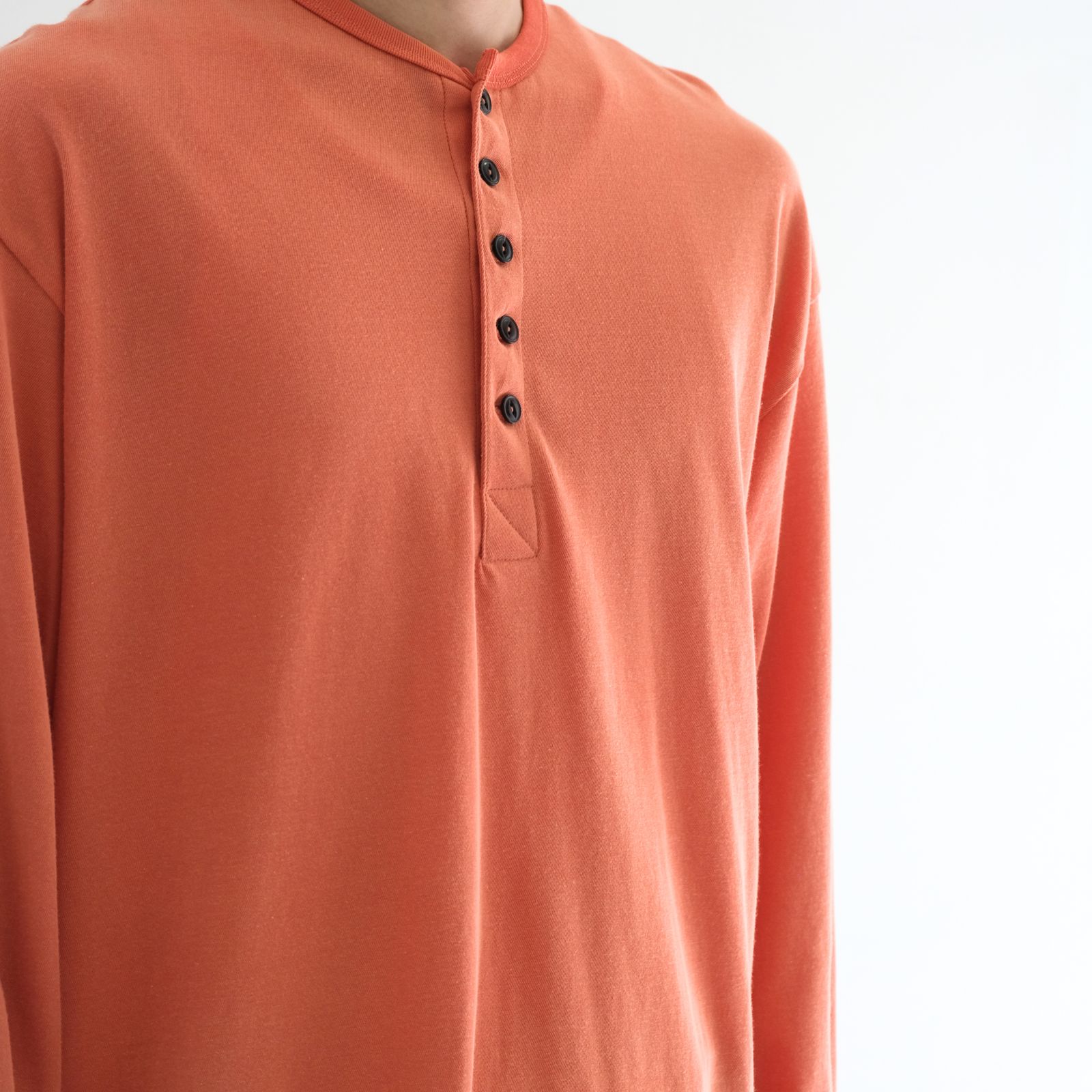 FADED TWIST TENJIKU HENLEY-NECK TOP / フェードツイスト天竺ヘンリーネックトップ（ORANGE）