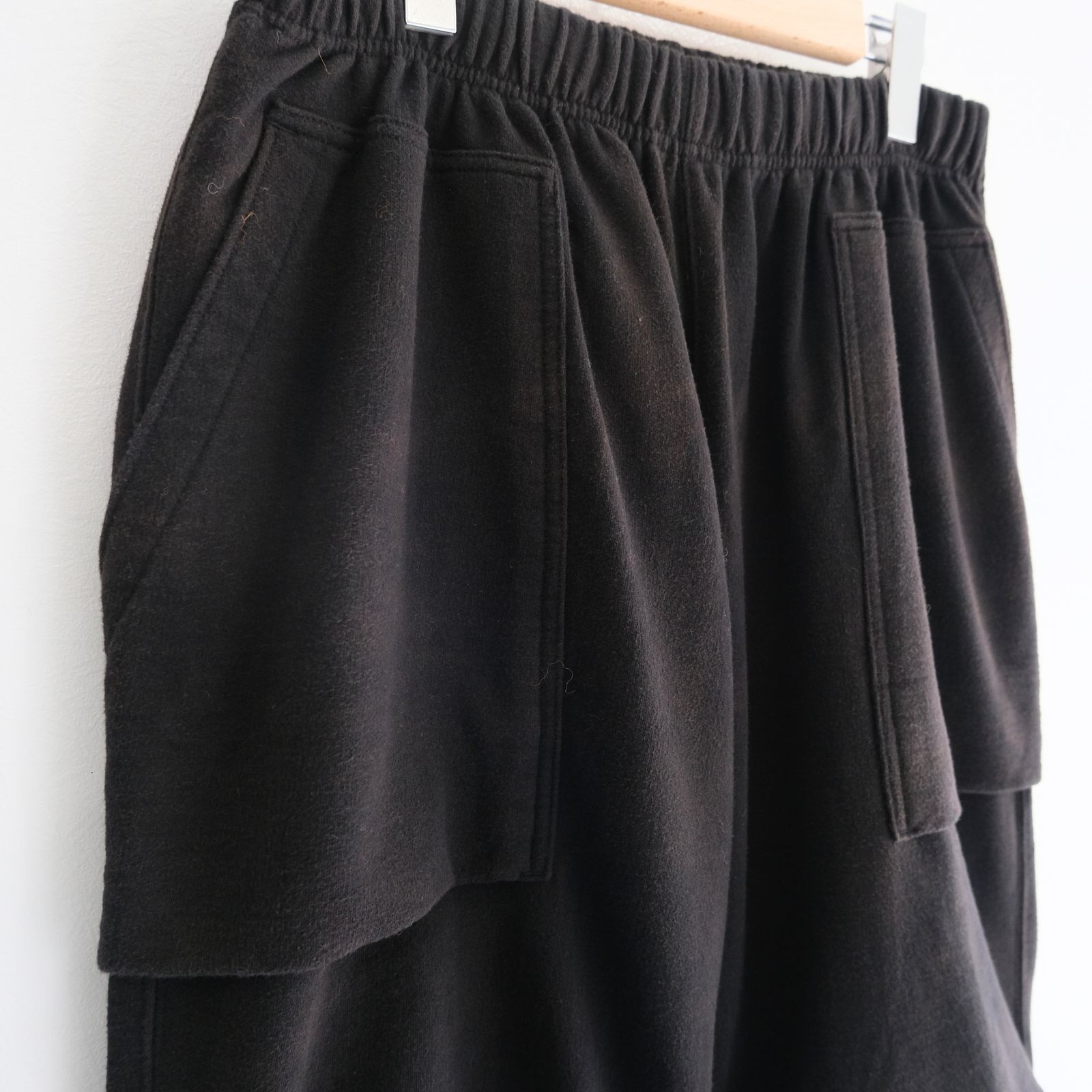 Reimagined Newsboy Fleece-Lined Sweatpants / パンツ / スウェットパンツ / Bleached Black