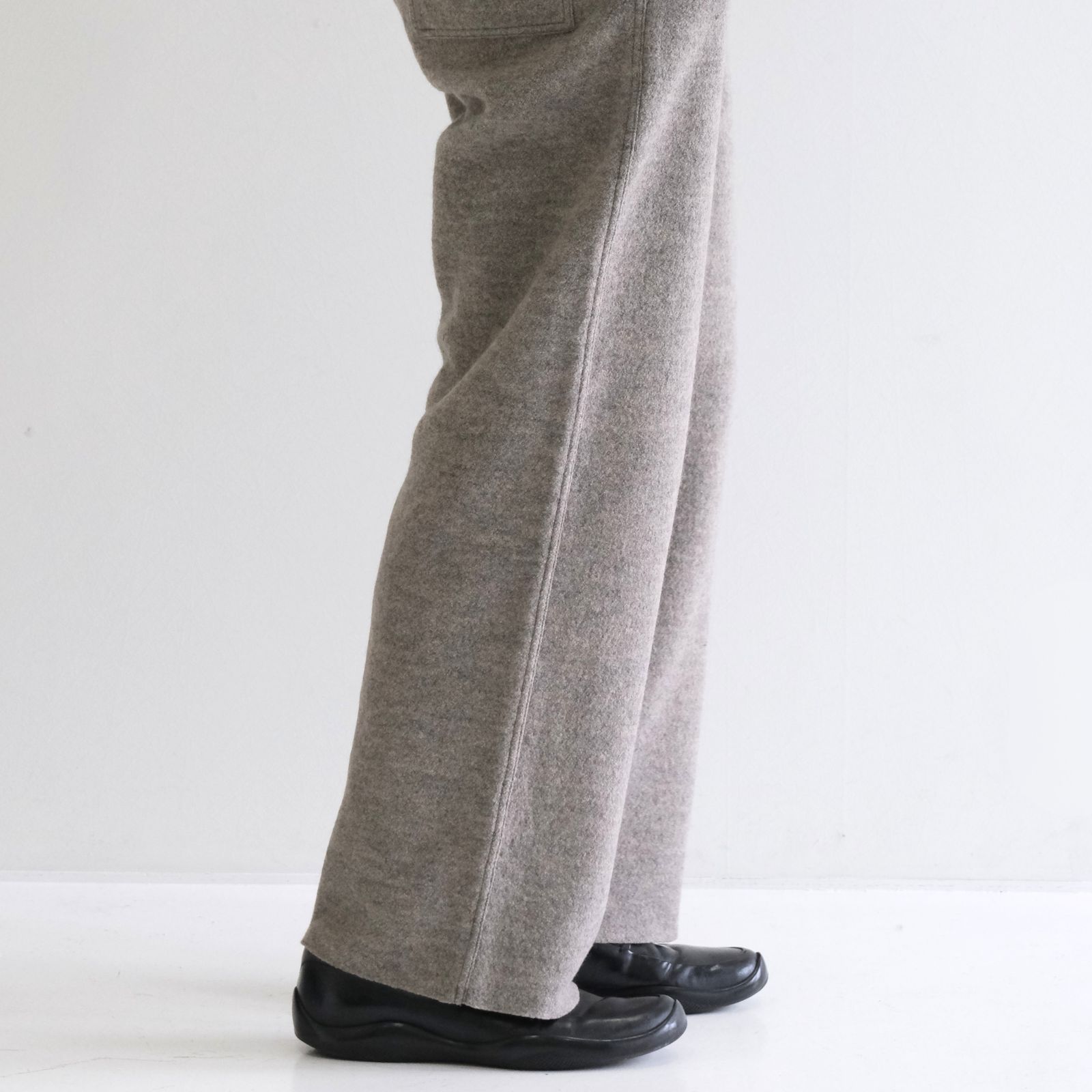 【残り1点】KNIT PANTS ‐Hard Twist Crepe‐（Greige）