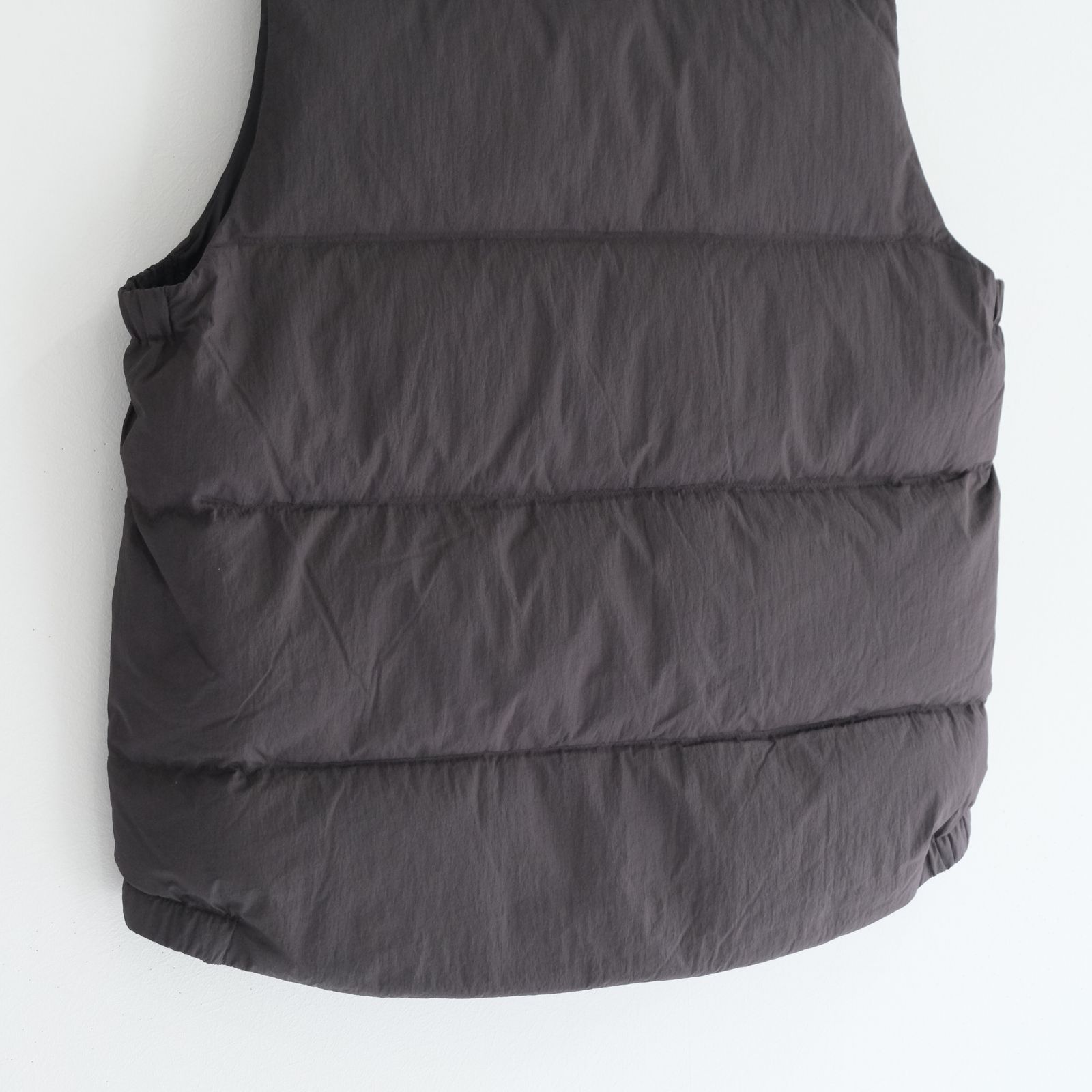 Layer Down Vest / ベスト / ダウンベスト / ダックダウン / Graphite