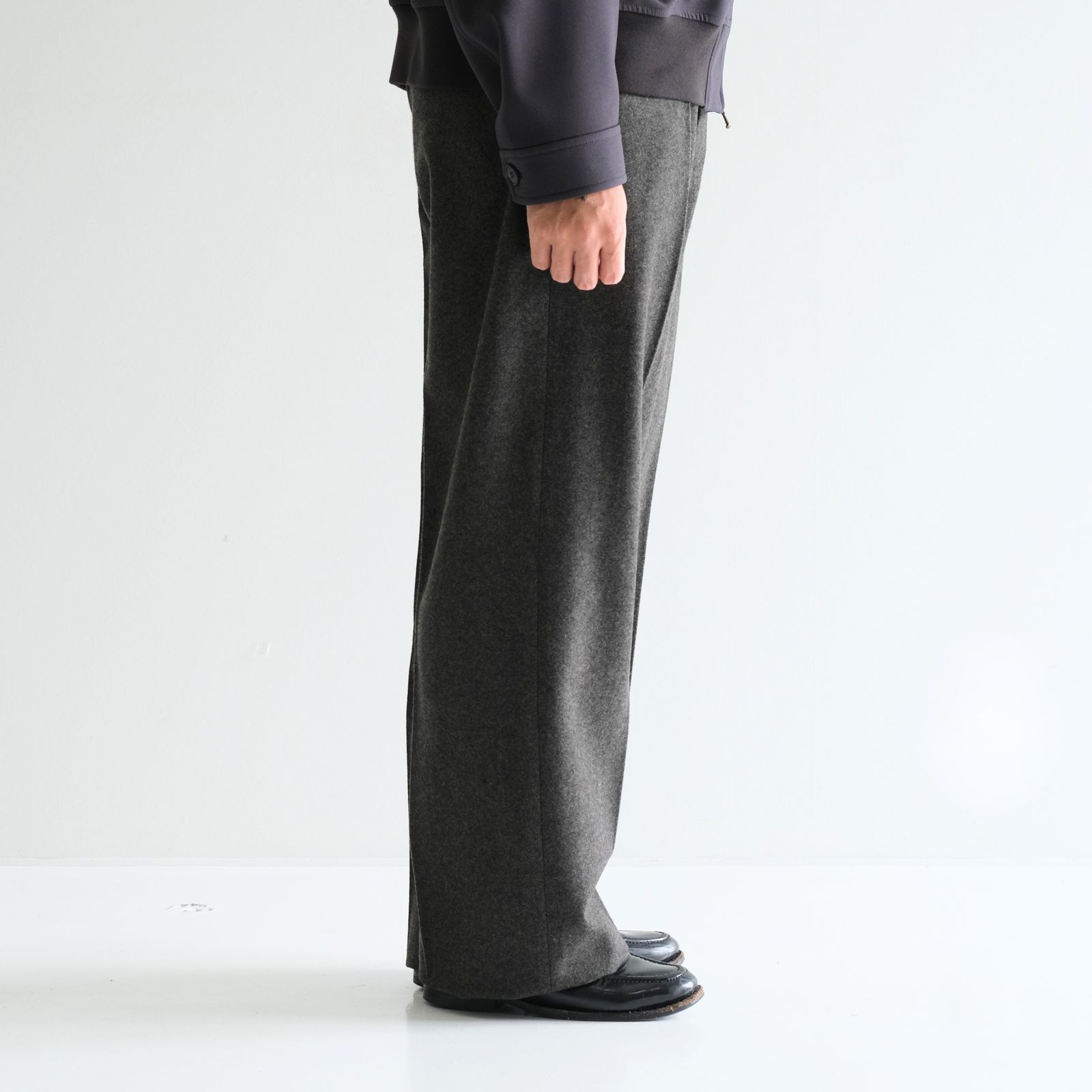 IN TUCK TROUSERS ‐Powder melton‐ / パンツ / トラウザー / メルトン素材 / Mid Gray