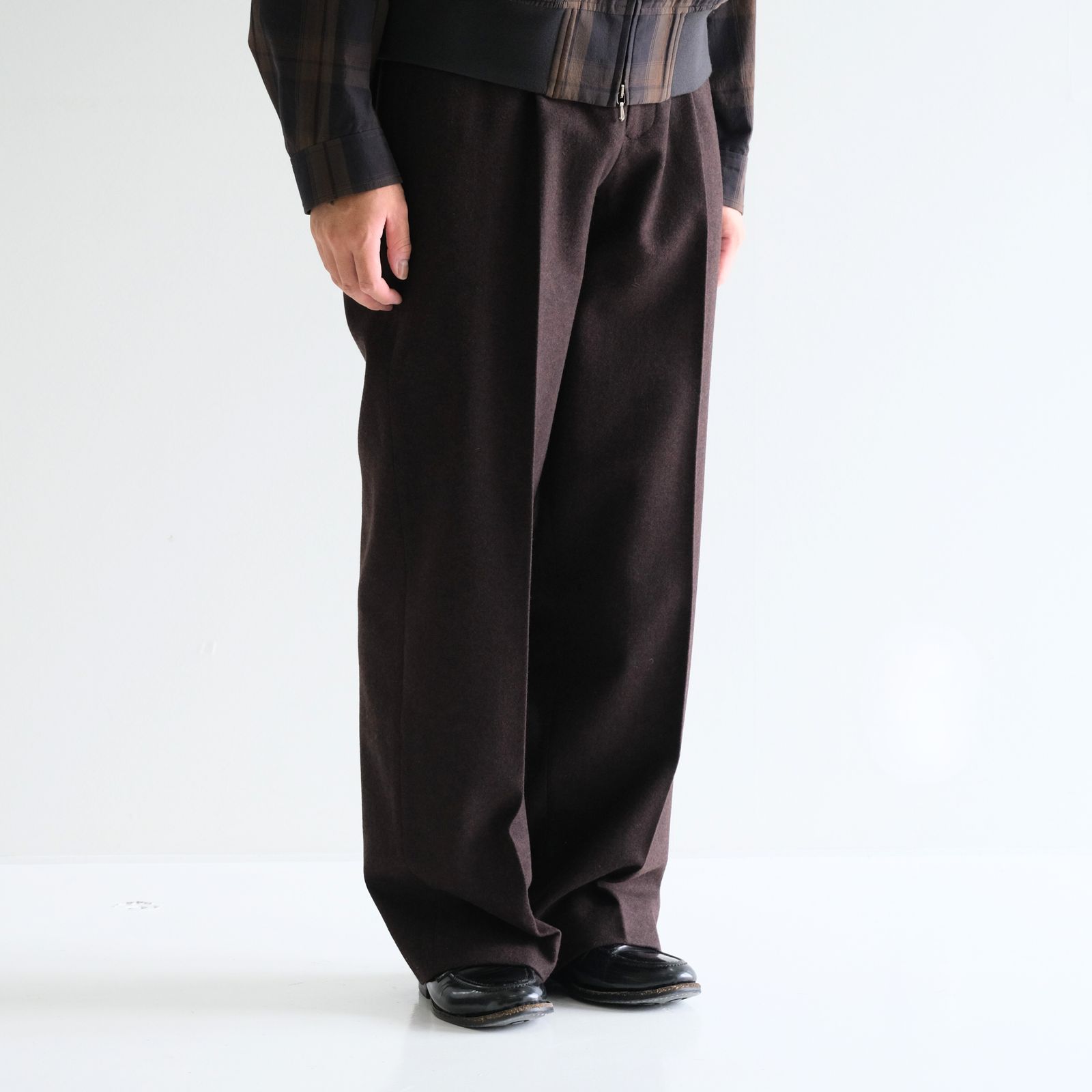 IN TUCK TROUSERS ‐Powder melton‐ / パンツ / トラウザー / メルトン素材 / Red Brown