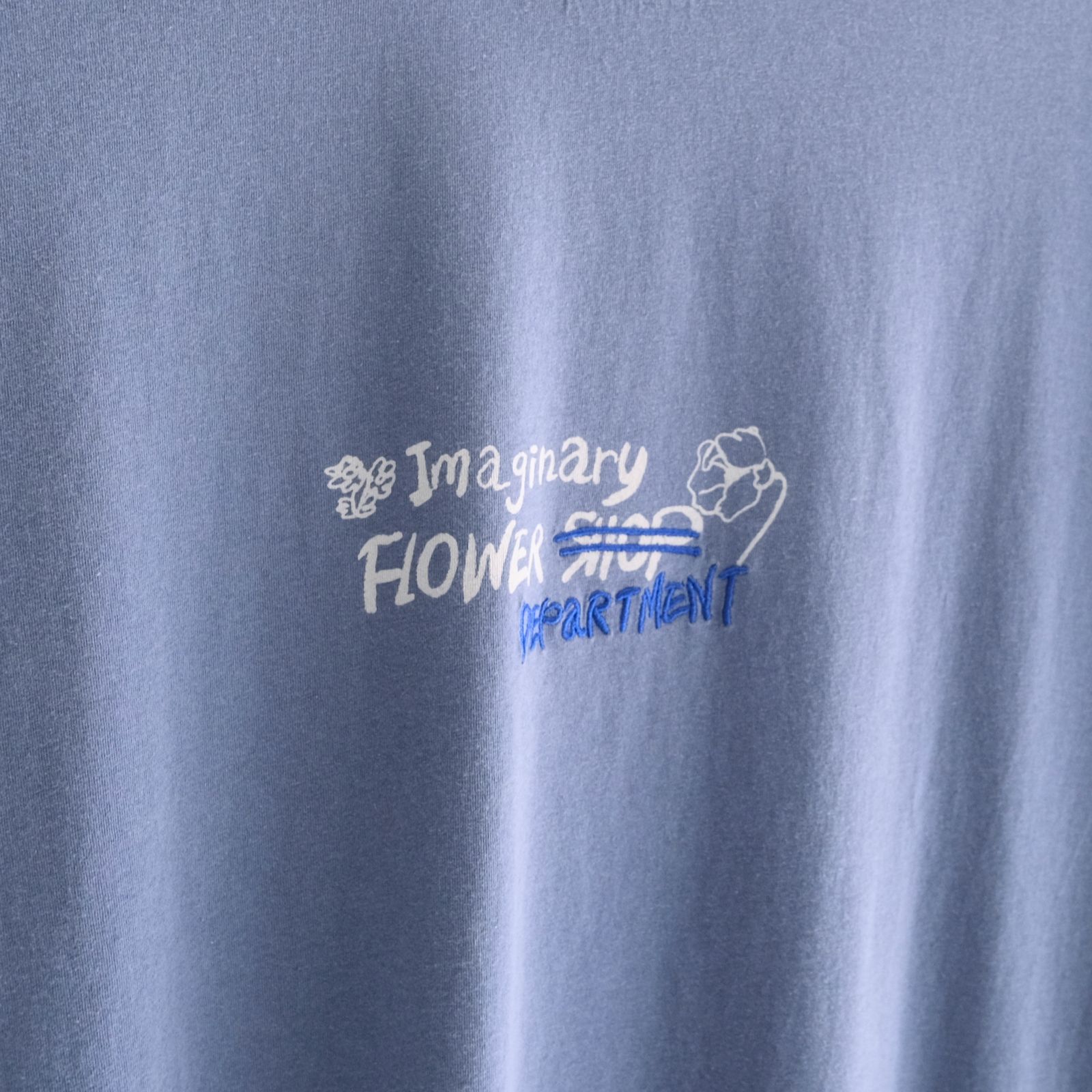 "TEE-NS".14 Imaginary FLOWER DEPaRTMENT Tee feat. MIO YAMAMOTO / 「TEE-NS」14 イマジナリーフラワーデパートメントTシャツ feat. ミオ ヤマモト（NAVY）