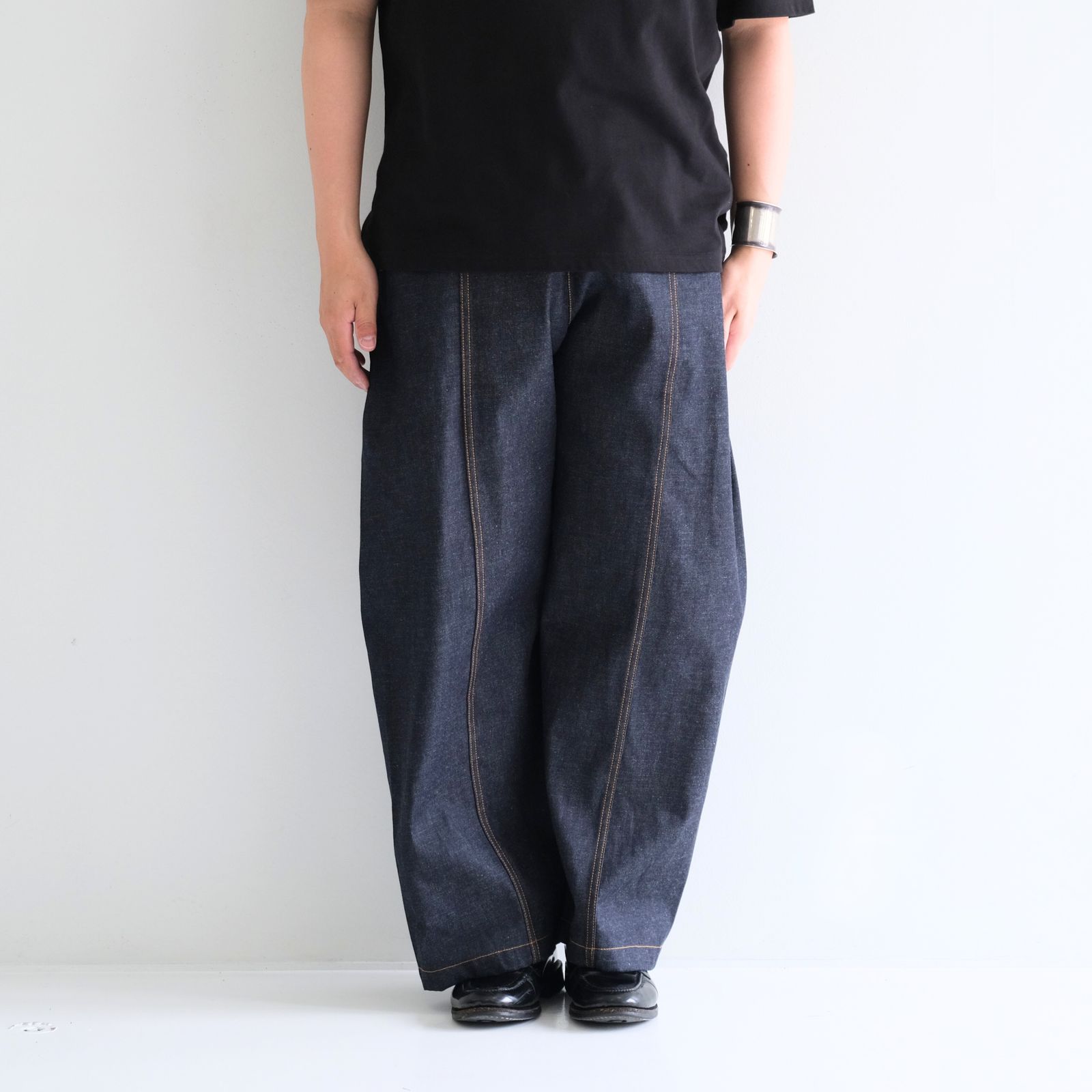 WELT TROUSER RAW DENIM / ワイドストレート / デニム/ ボトムス