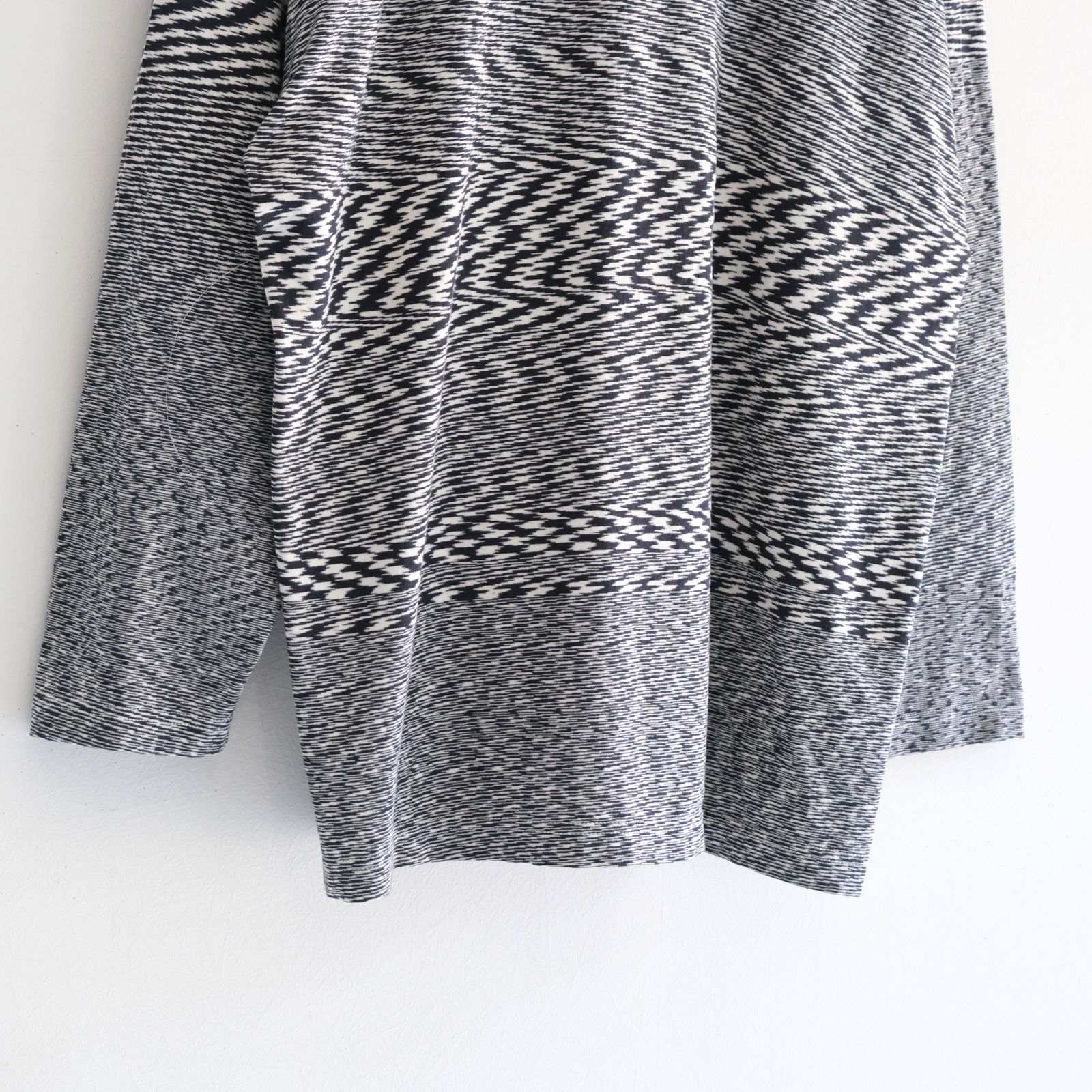 VORTEX FOOTBALL SHIRT fabric by SUN/kakke（BLACK OR WHITE）
