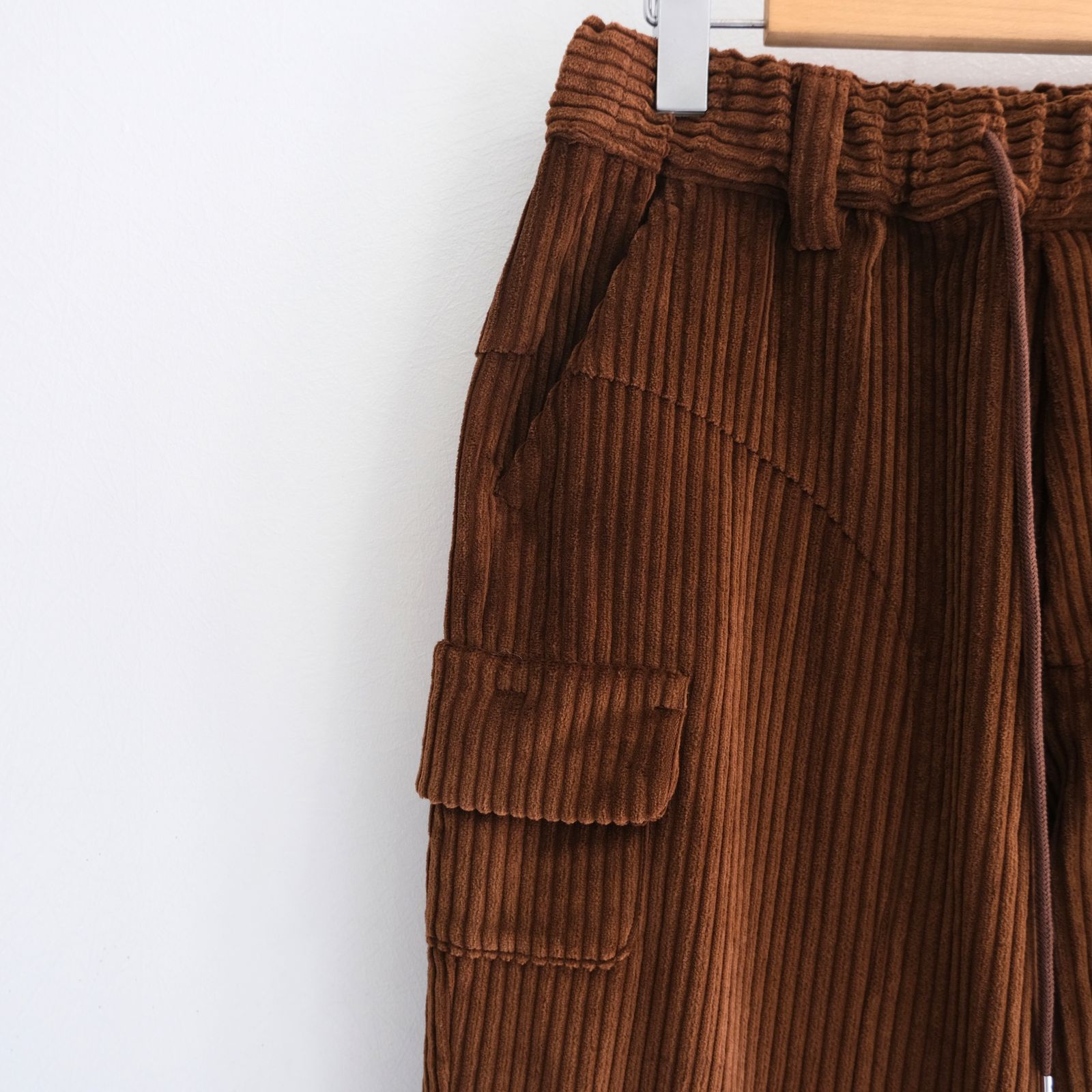 【残り1点】WIDE-WALE CORDUROY CARGO PANTS（BROWN）