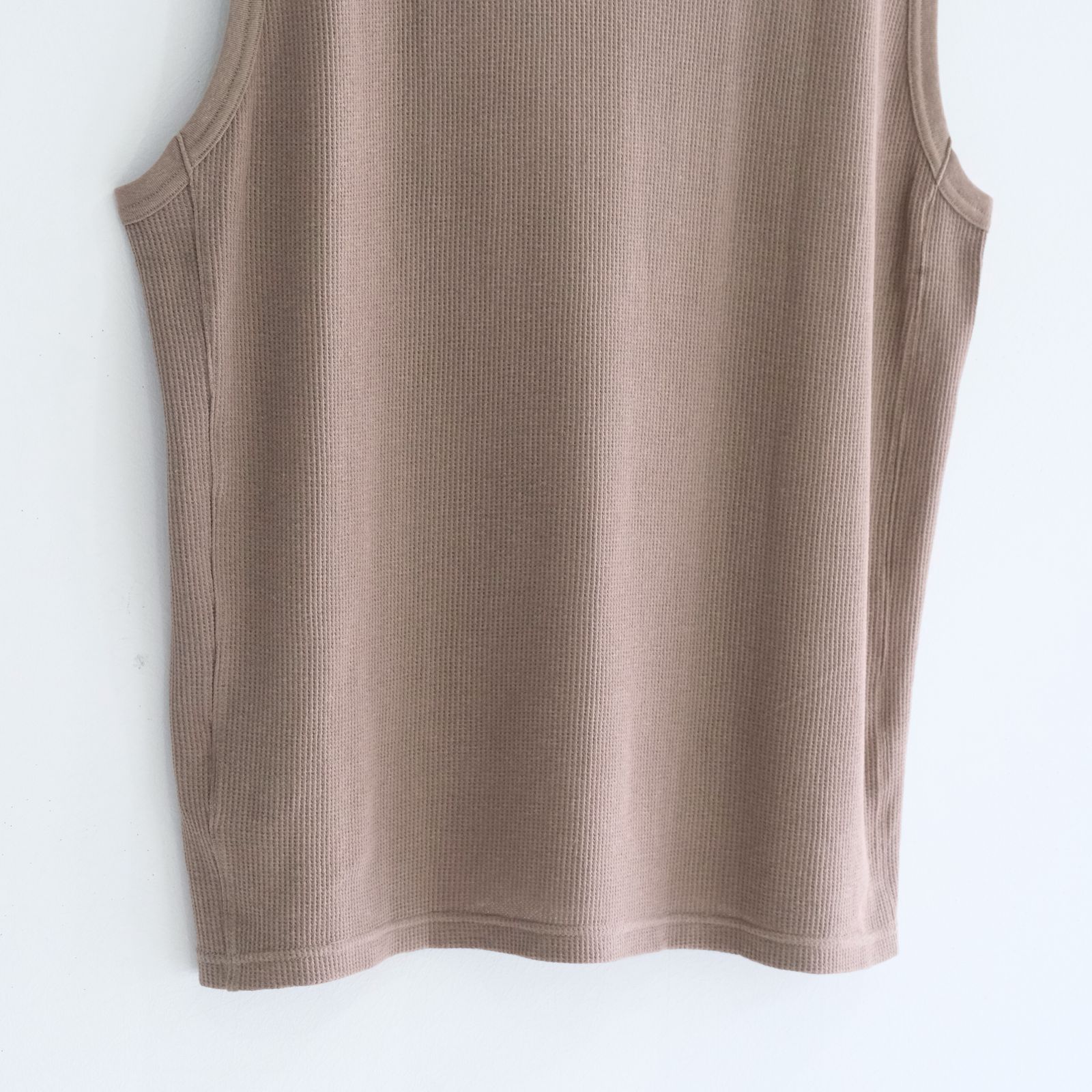 WRAP AROUND SLEEVELESS POCKET TEE ‐Recycle supima waffle‐ / ラップアラウンドスリーブレスポケットTEE ‐リサイクルスーピマワッフル‐（Brown）