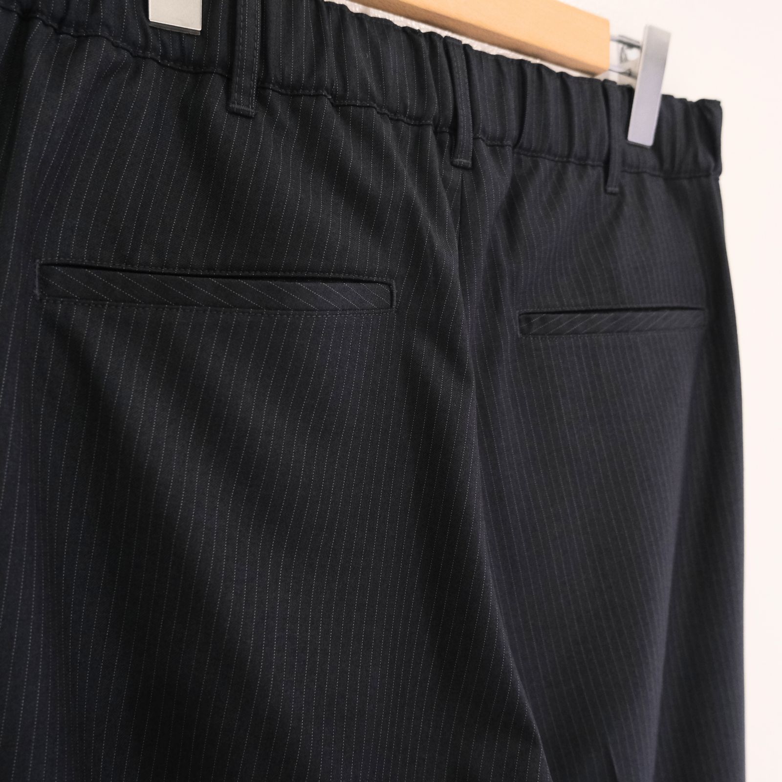 Narrow Stripe Tapered Slacks / ナロー ストライプ テーパード スラックス（HEATHER CHARCOAL）