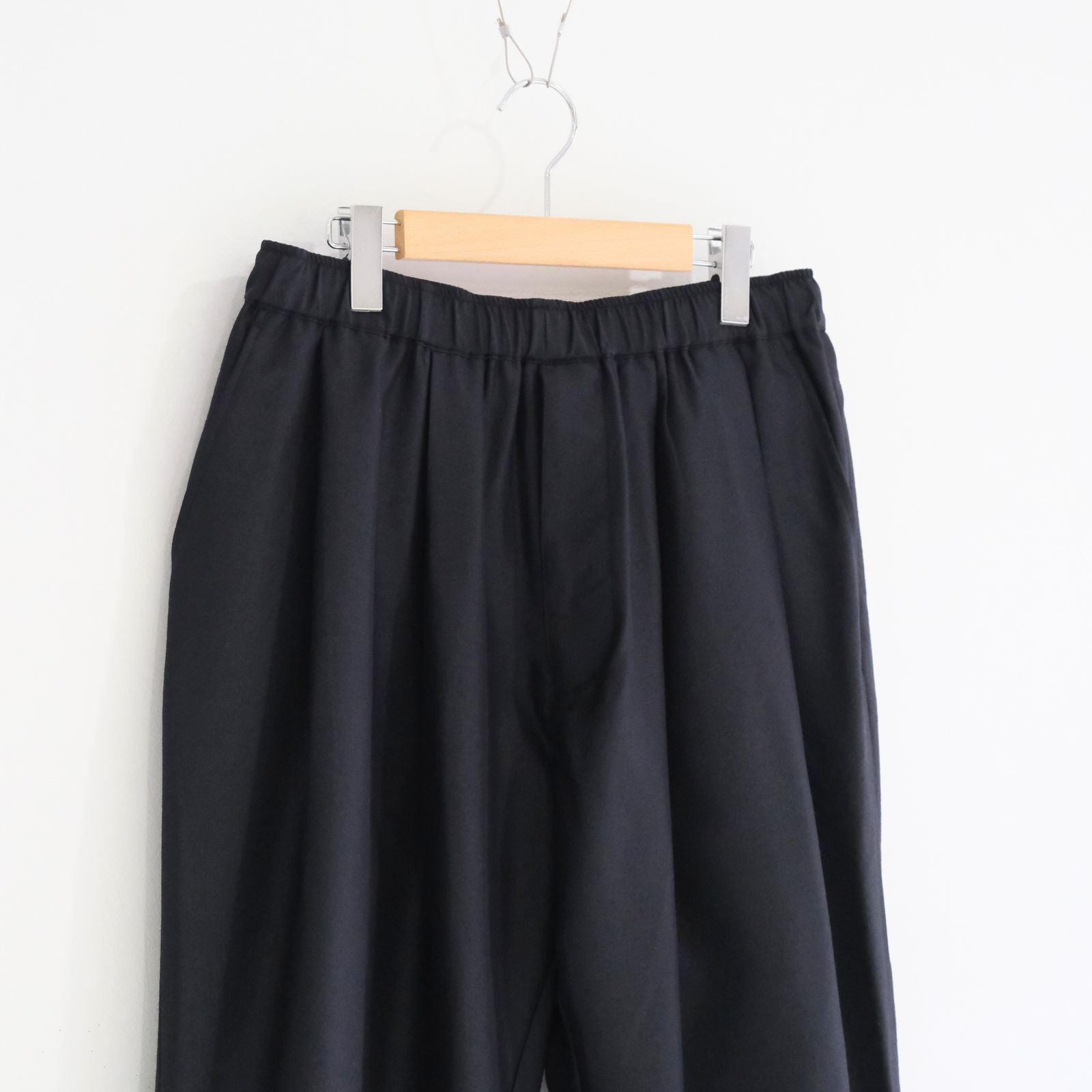 TUCK EASY PANTS - Silk / Wool - / パンツ / イージーパンツ / ウール / シルク / Navy