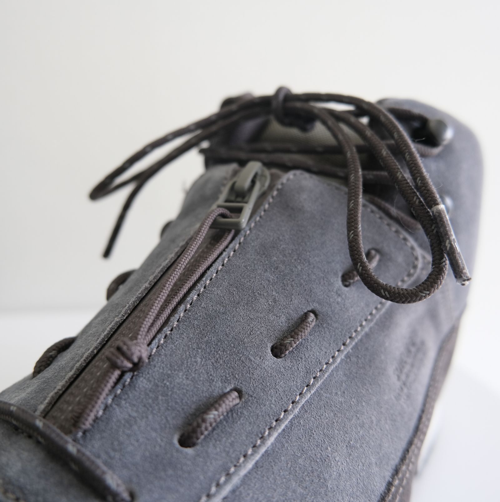 FLOW-MID SHOES is-ness×SUICOKE / シューズ / コラボ / GRAY x CHARCOAL