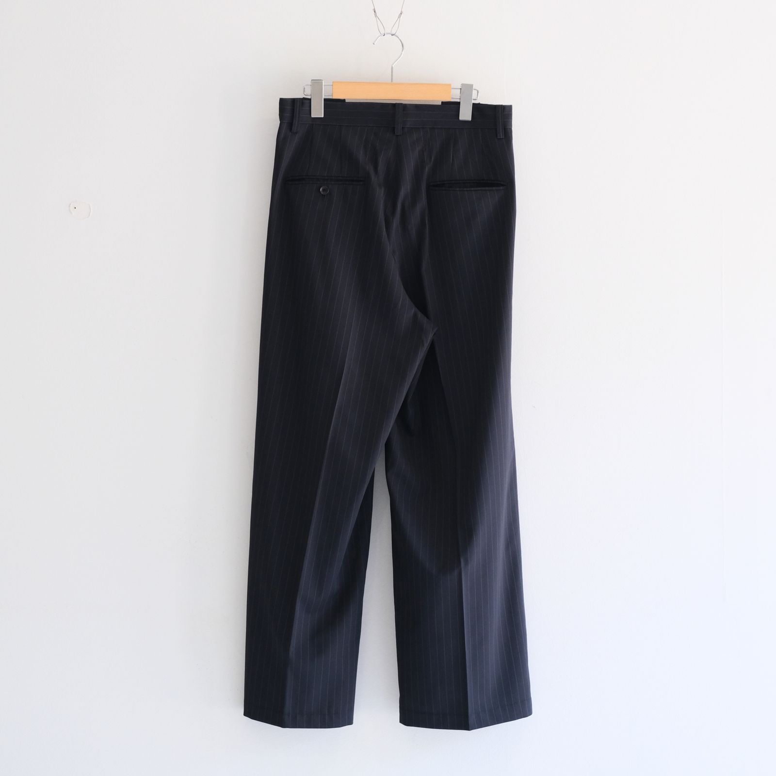 Merino Wool High-waist Slacks / メリノウール ハイウエスト スラックス（NAVY STRIPE）