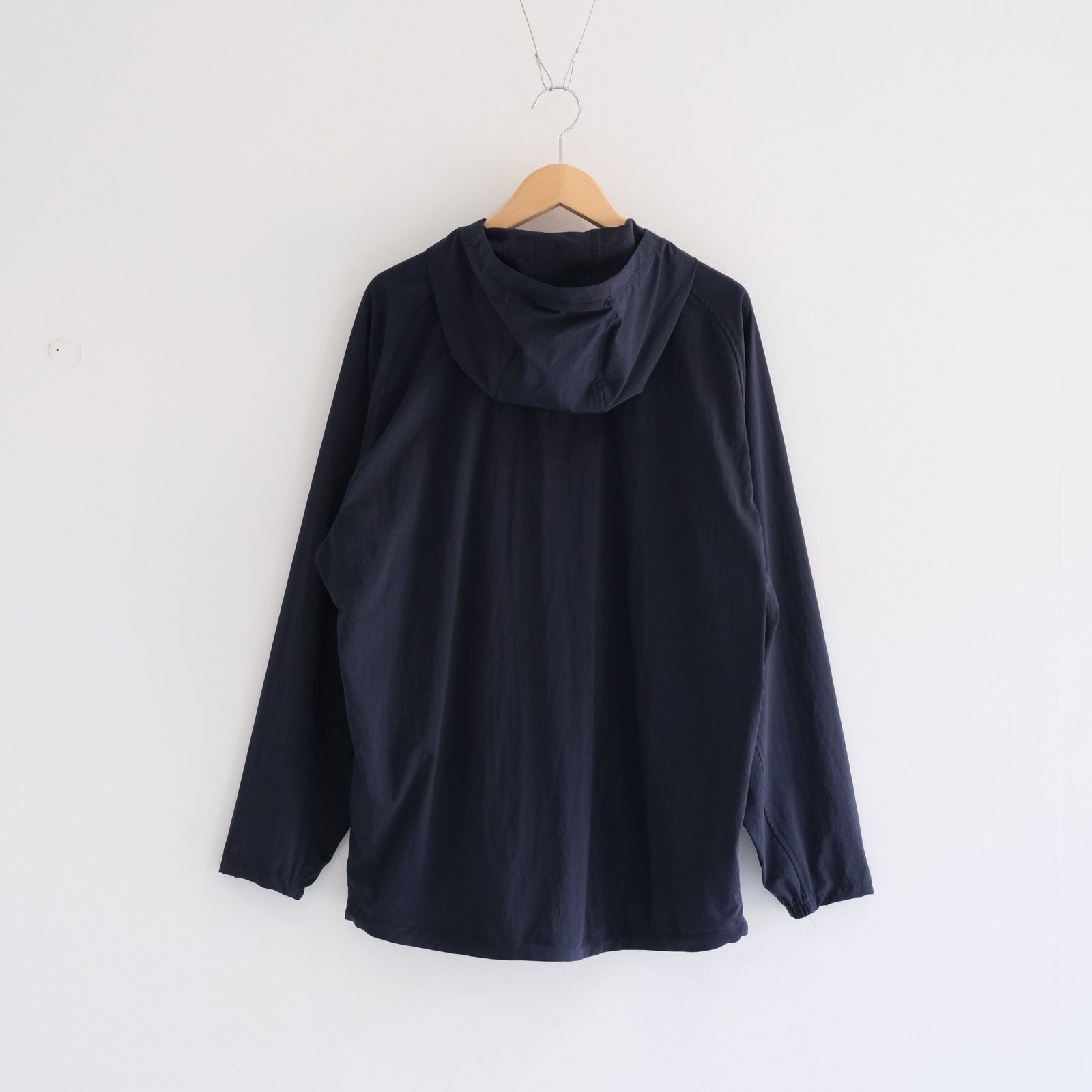 SHIBO NYLON SEASIDE PARKA / ナイロン / パーカー / NAVY