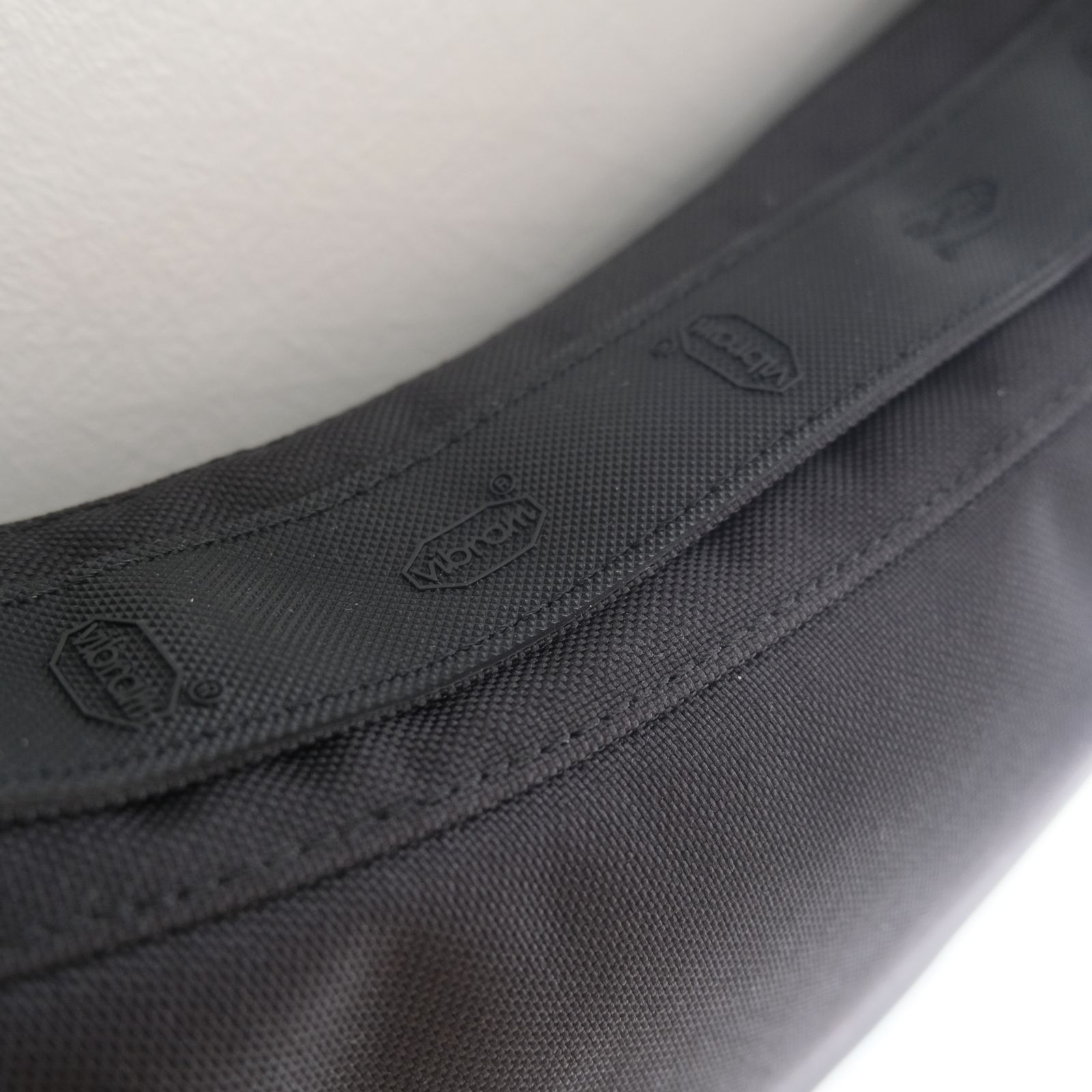 Vibram Round Bag SMALL / ビブラム ラウンド バッグ スモール（BLACK）