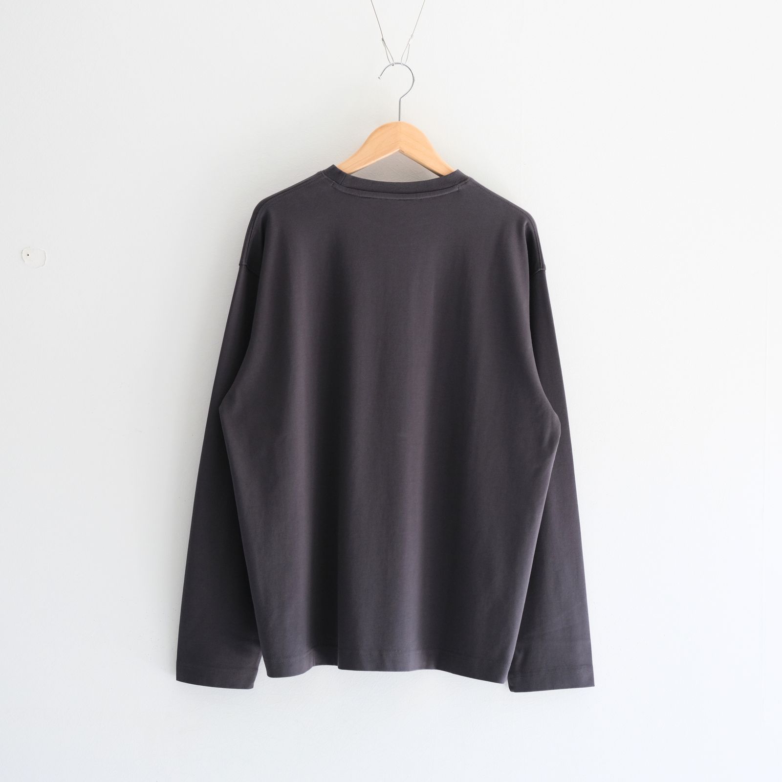 Basis L/S Tee / ベーシック長袖Tシャツ（GRAPHITE）