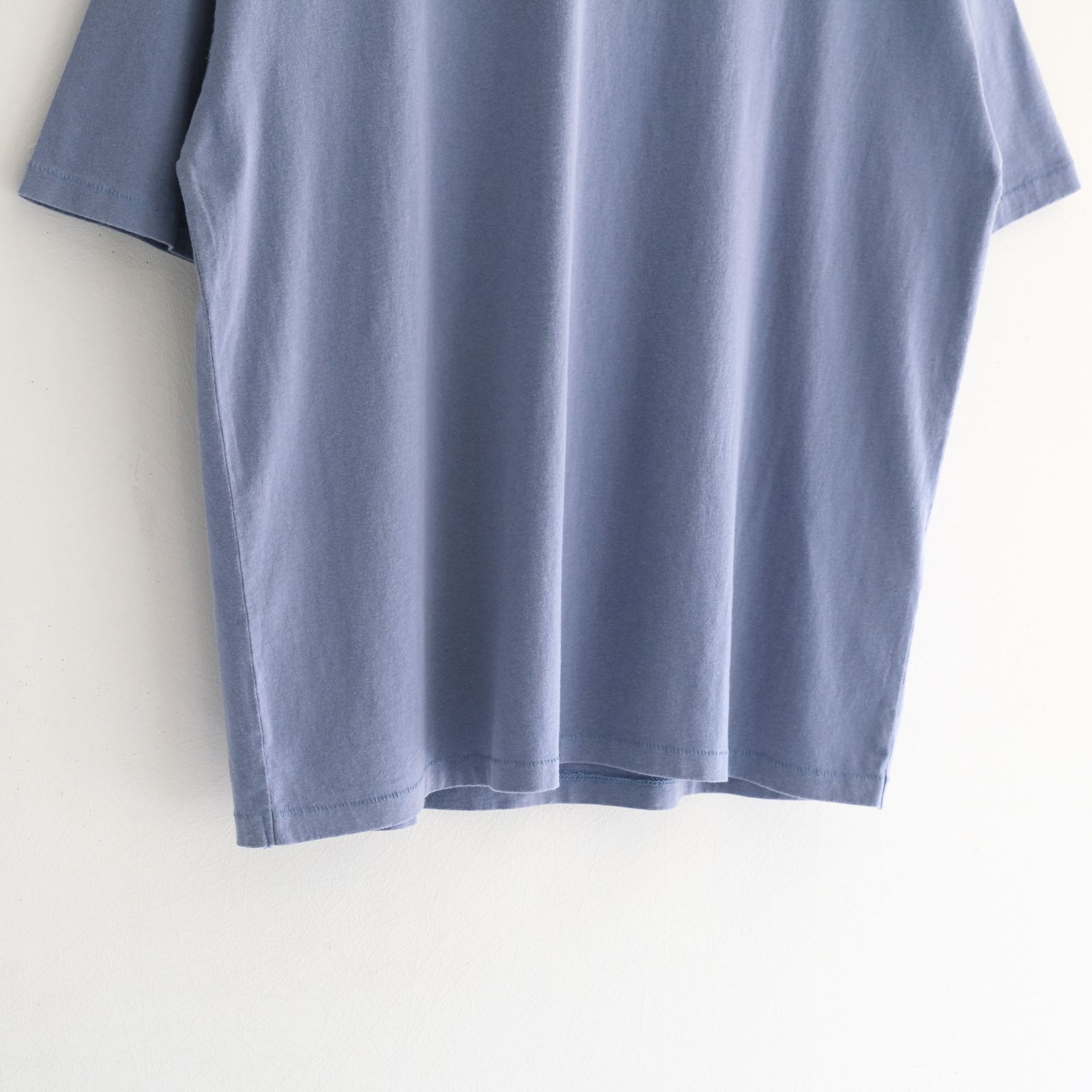 "TEE-NS".14 Imaginary FLOWER DEPaRTMENT Tee feat. MIO YAMAMOTO / 「TEE-NS」14 イマジナリーフラワーデパートメントTシャツ feat. ミオ ヤマモト（NAVY）