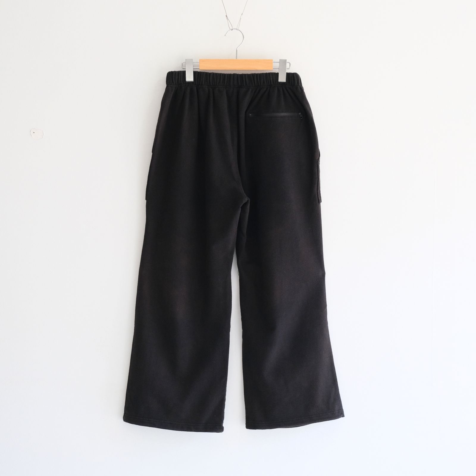 Reimagined Newsboy Fleece-Lined Sweatpants / パンツ / スウェットパンツ / Bleached Black