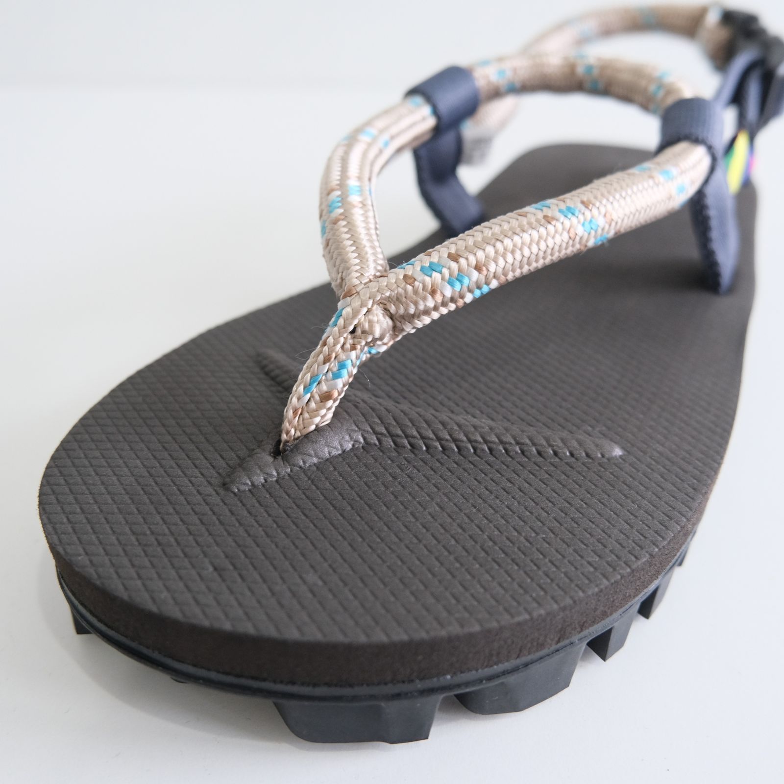 Suicoke x is-ness GUT KAT-2-ISN（BEIGE x GRAY）