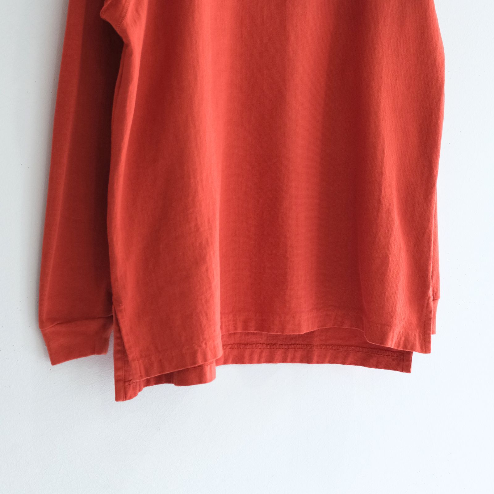 DETROIT LOGO CUTOFF LS TEE（VERMILION）