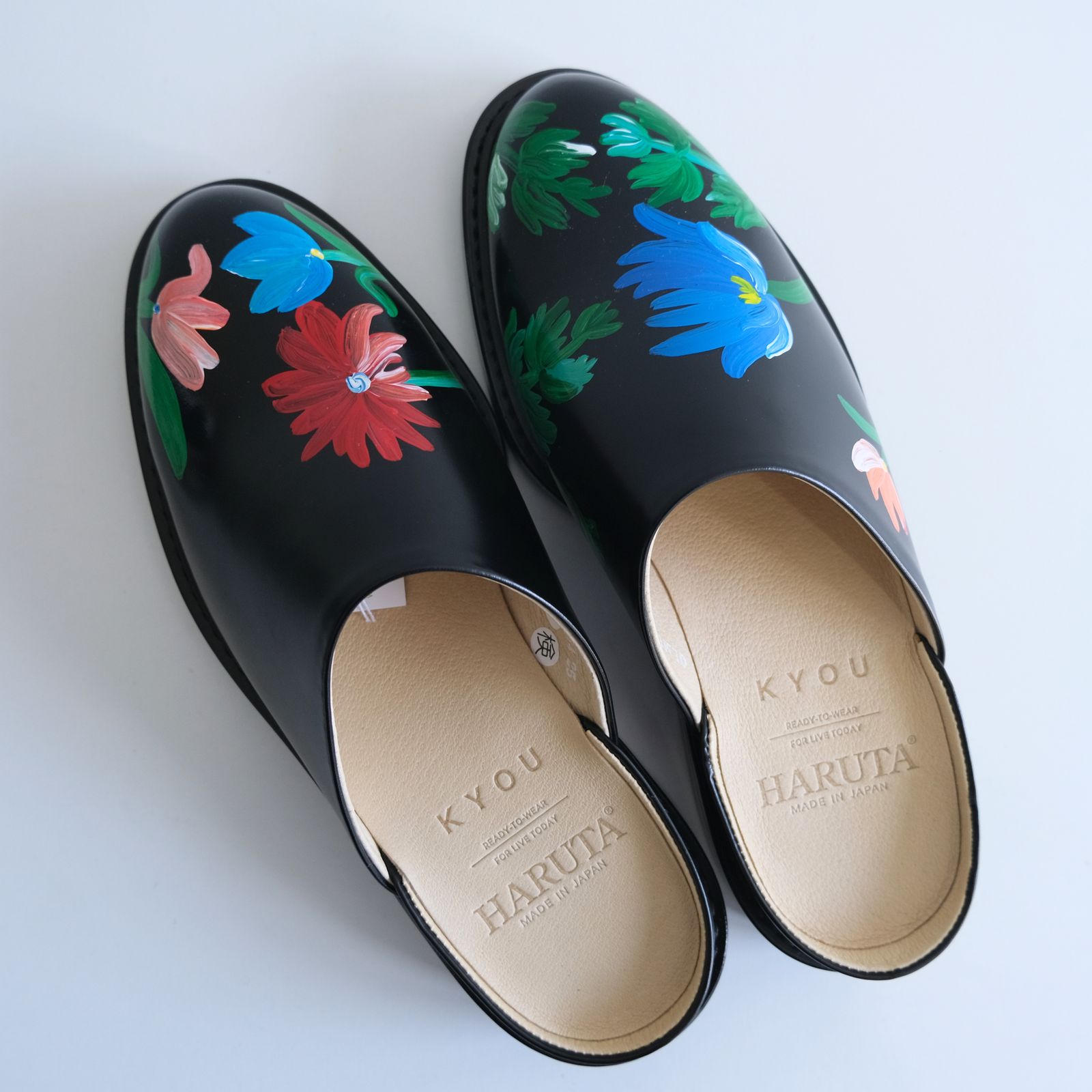 "BLOSSOM" Hand Painted Sandals by HARUTA feat. MIO YAMAMOTO / 「BLOSSOM」ハンド ペイント サンダル バイ ハルタ feat. ミオ ヤマモト（BLACK）