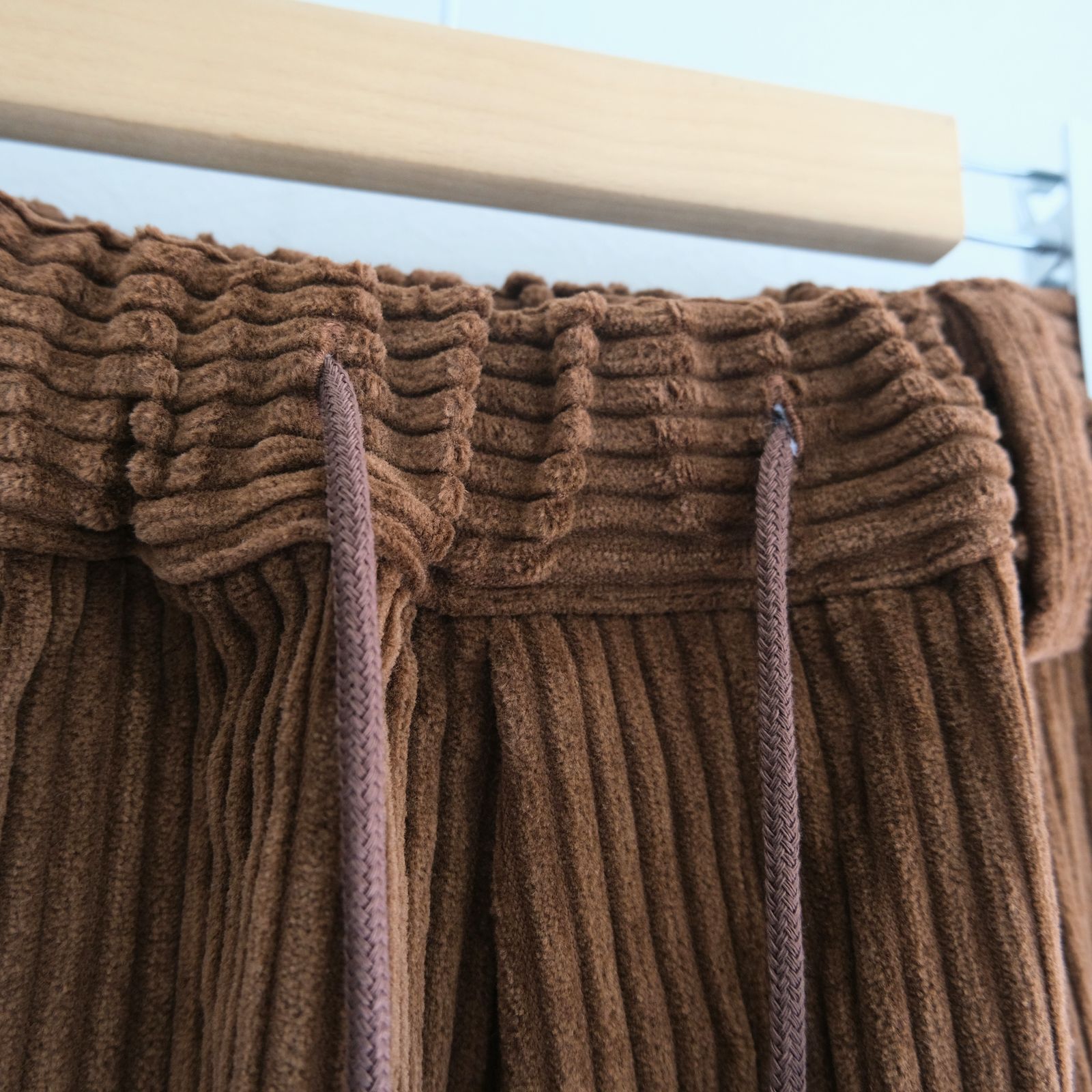 【残り1点】WIDE-WALE CORDUROY CARGO PANTS（BROWN）