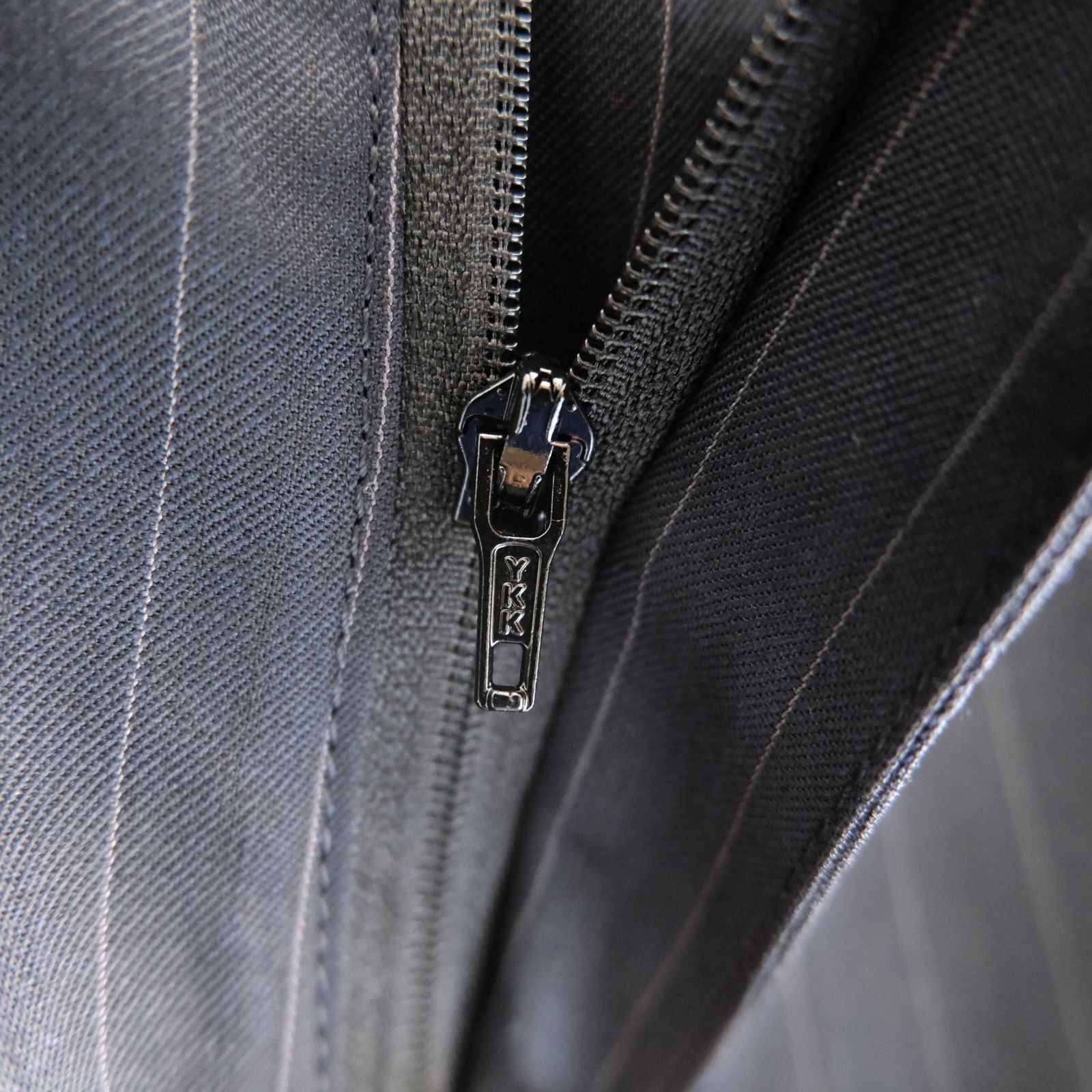 Merino Wool High-waist Slacks / メリノウール ハイウエスト スラックス（NAVY STRIPE）