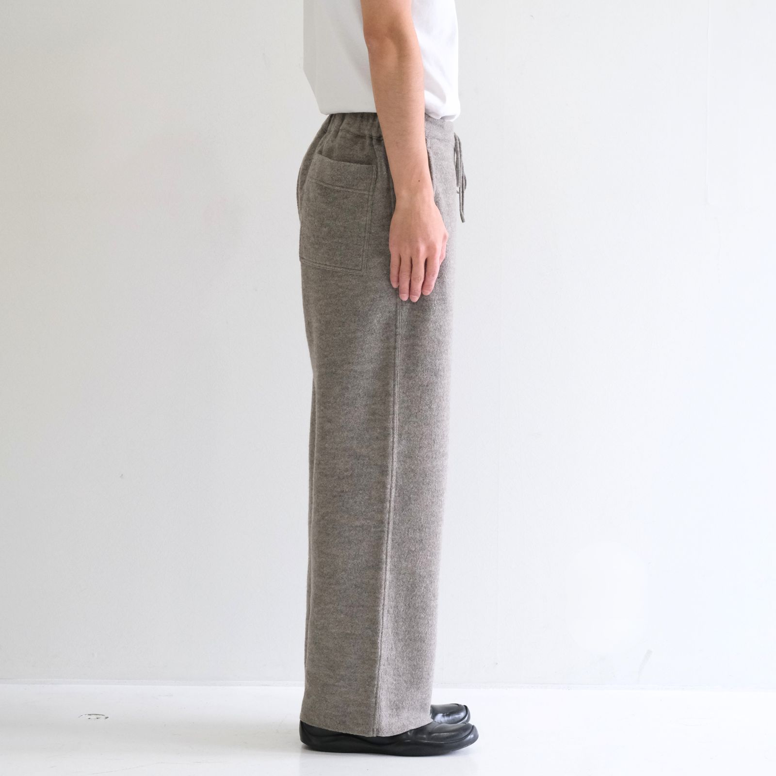 【残り1点】KNIT PANTS ‐Hard Twist Crepe‐（Greige）