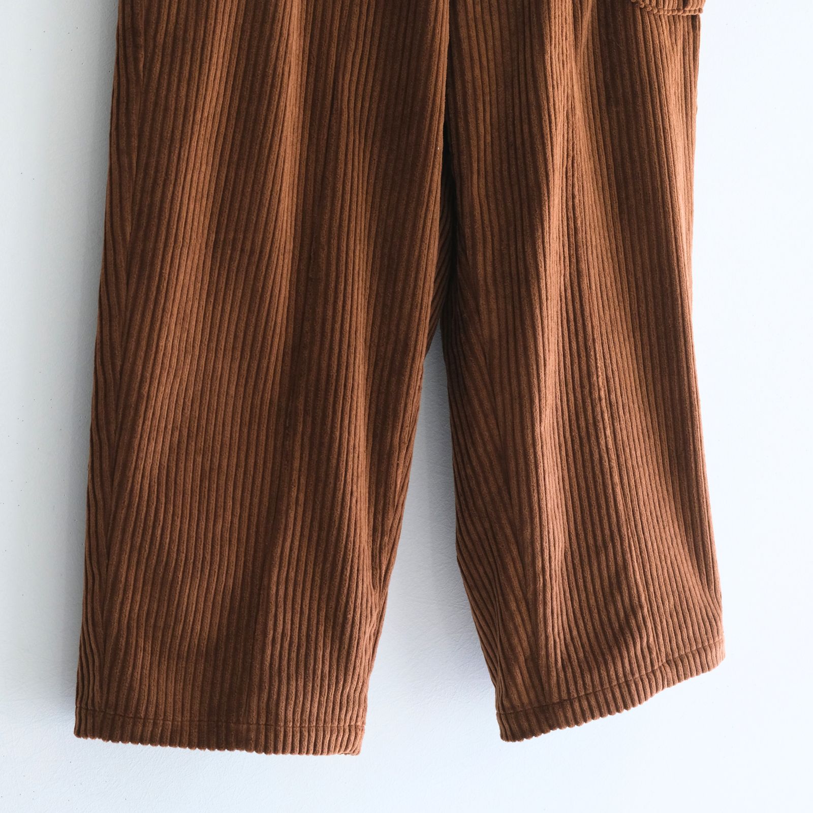 【残り1点】WIDE-WALE CORDUROY CARGO PANTS（BROWN）