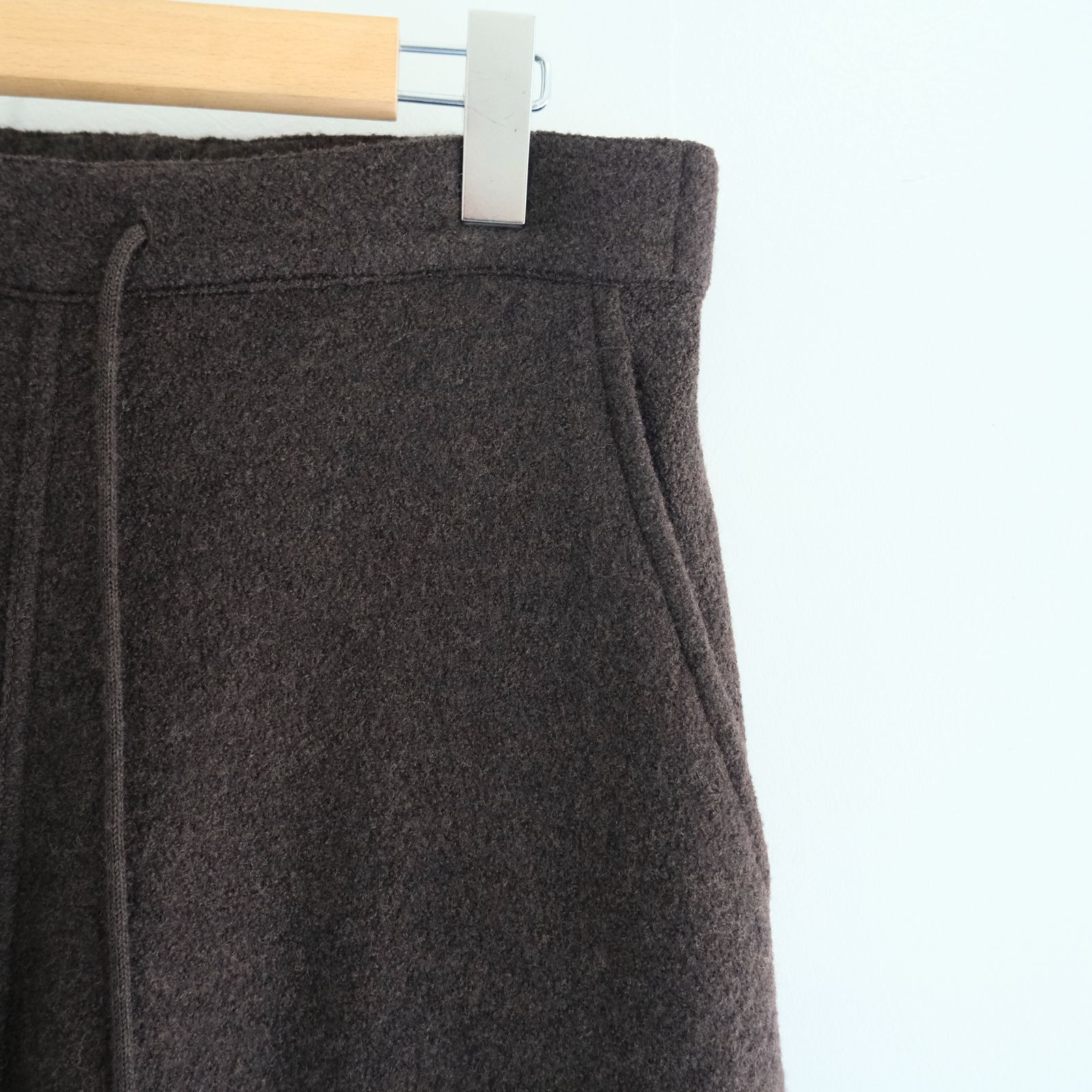 【残り1点】KNIT PANTS ‐Hard Twist Crepe‐（Brown）