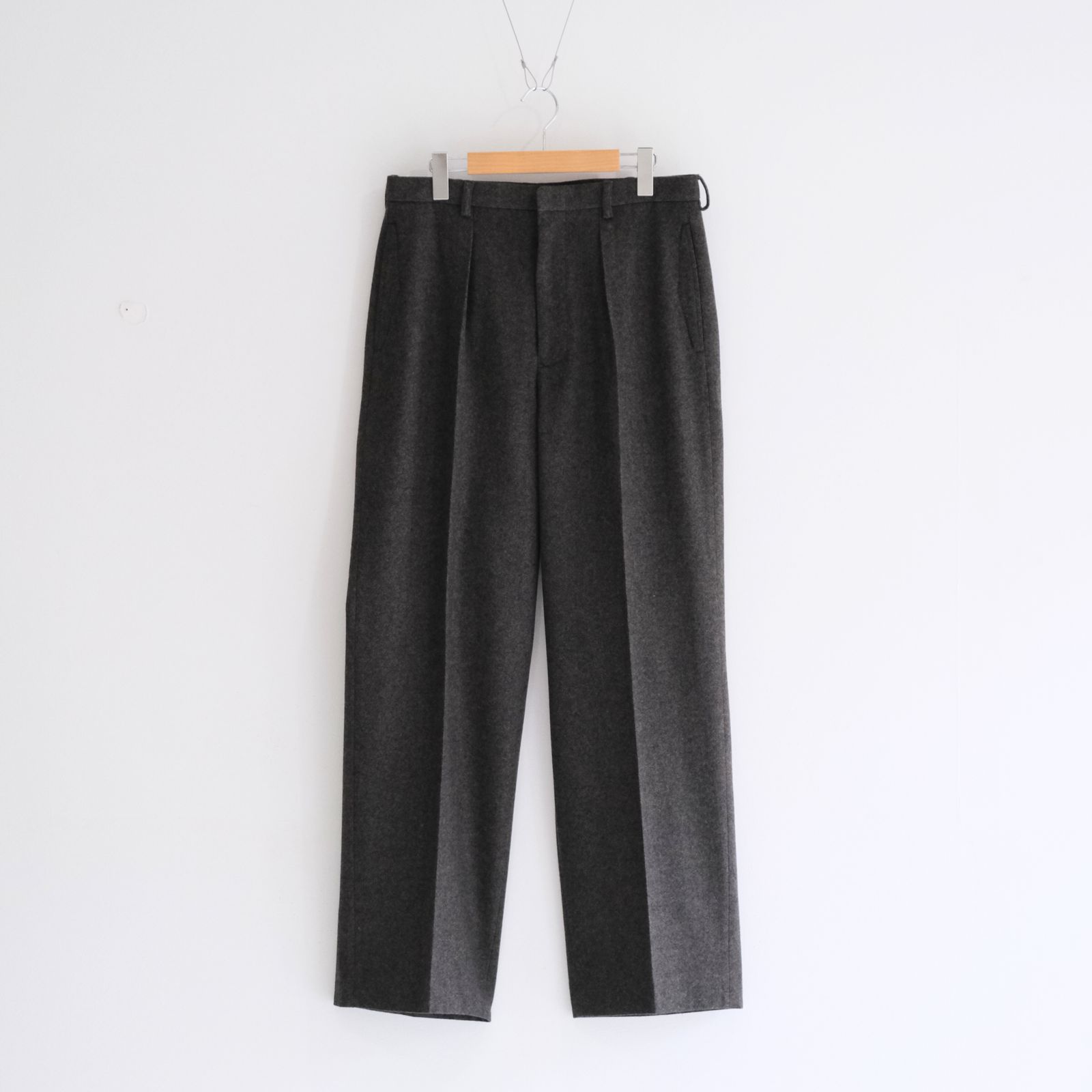 IN TUCK TROUSERS ‐Powder melton‐ / パンツ / トラウザー / メルトン素材 / Mid Gray