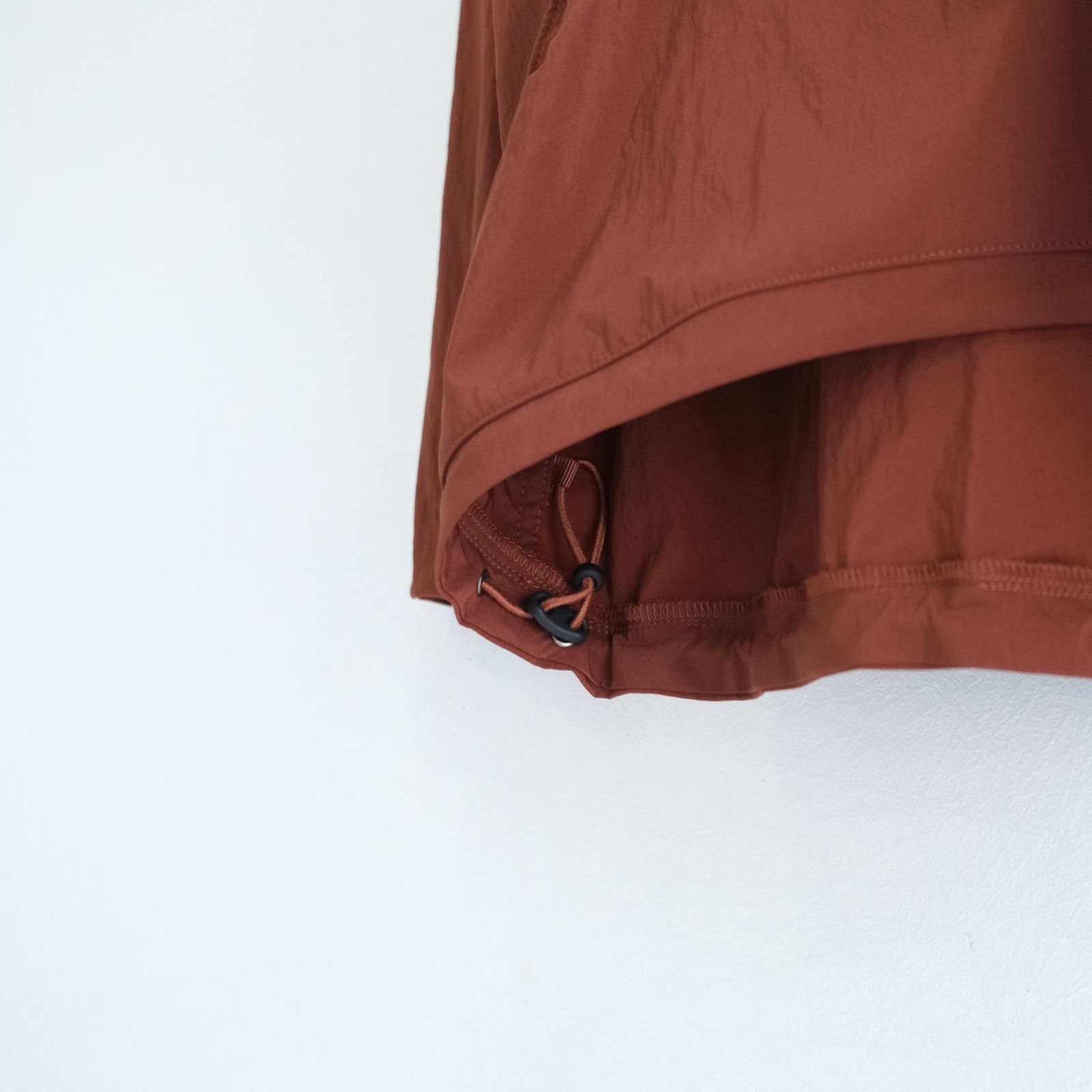 SHIBO NYLON SEASIDE PARKA / ナイロン / パーカー / BROWN