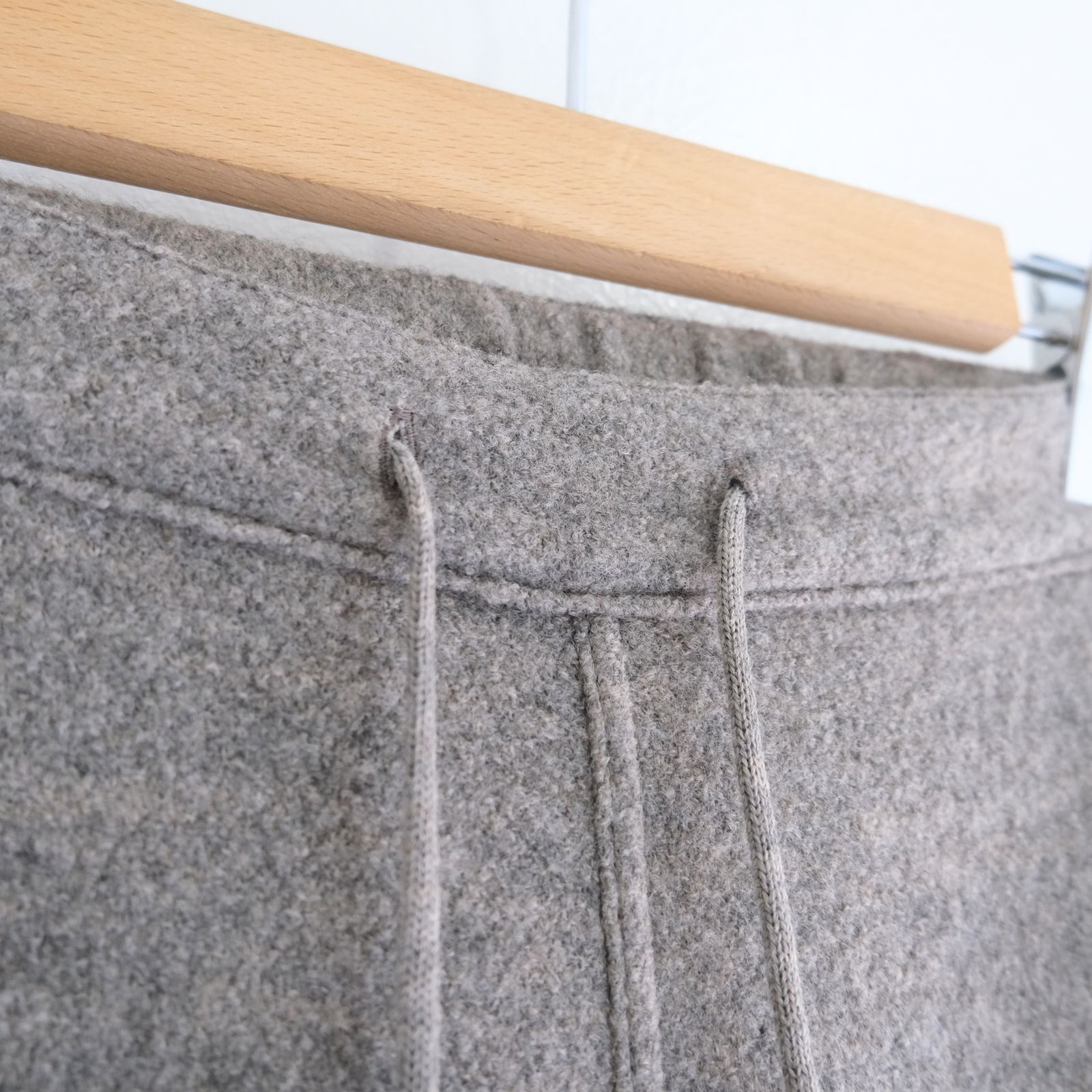 【残り1点】KNIT PANTS ‐Hard Twist Crepe‐（Greige）