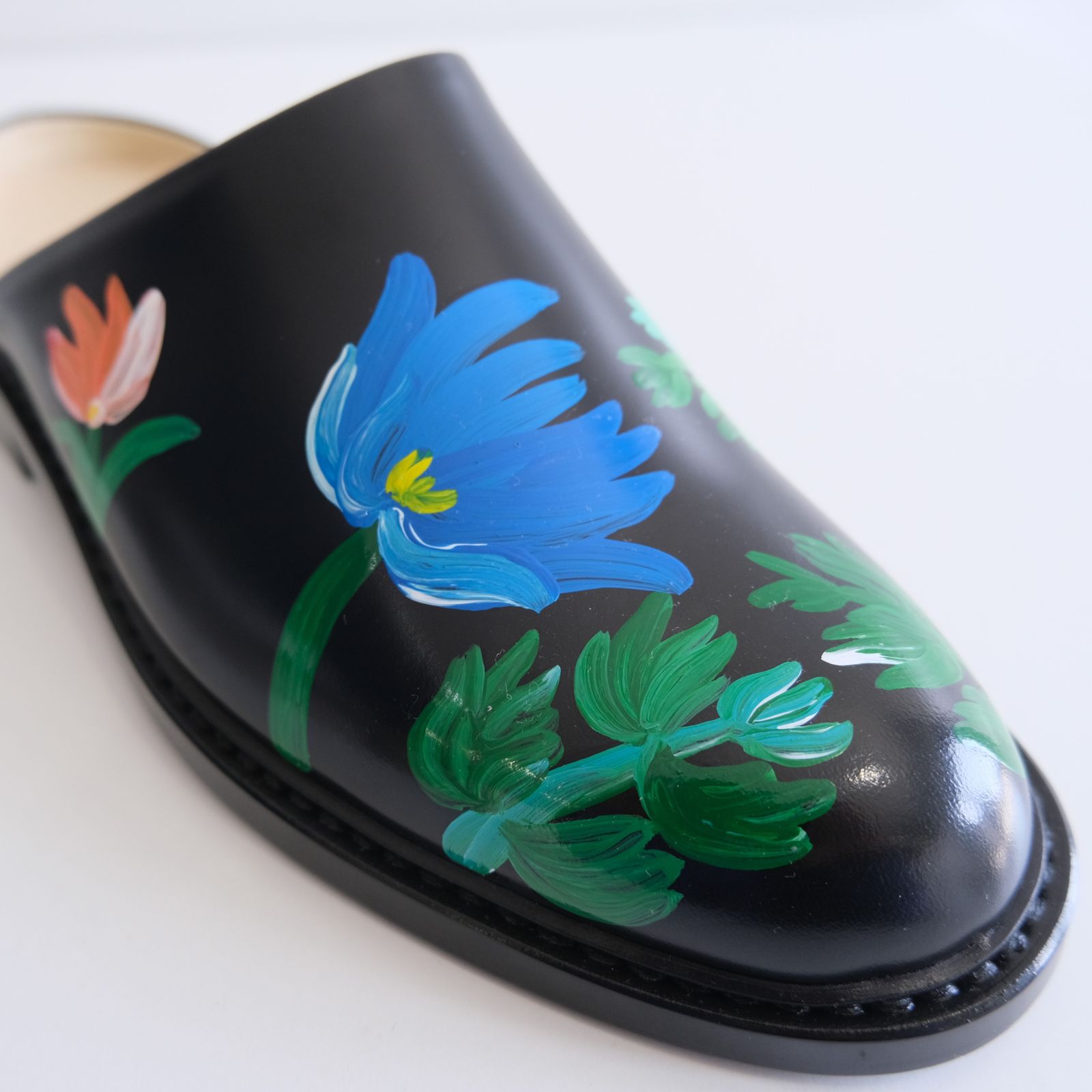 "BLOSSOM" Hand Painted Sandals by HARUTA feat. MIO YAMAMOTO / 「BLOSSOM」ハンド ペイント サンダル バイ ハルタ feat. ミオ ヤマモト（BLACK）