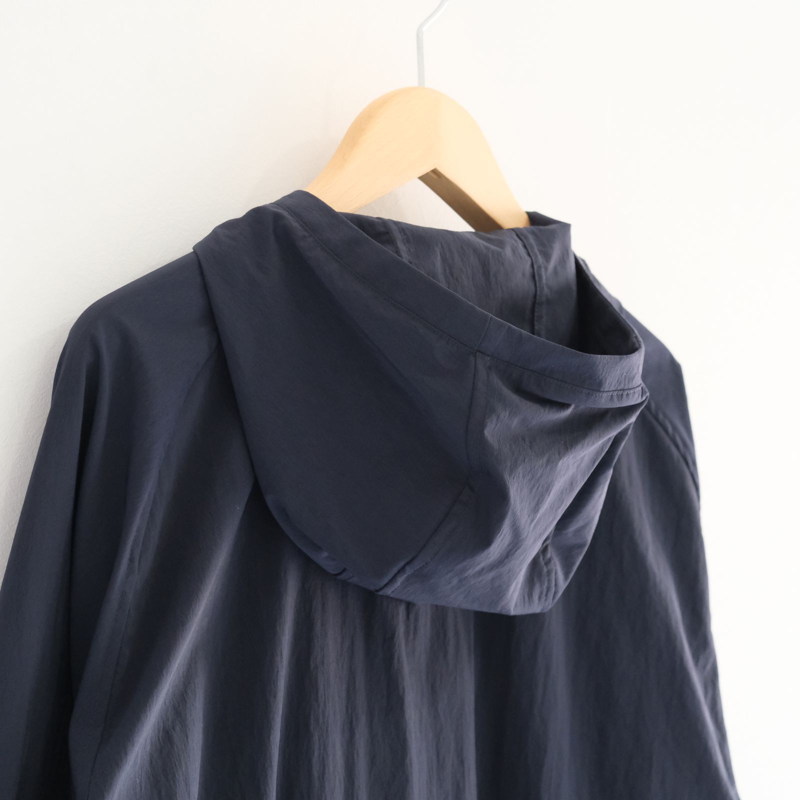 SHIBO NYLON SEASIDE PARKA / ナイロン / パーカー / NAVY
