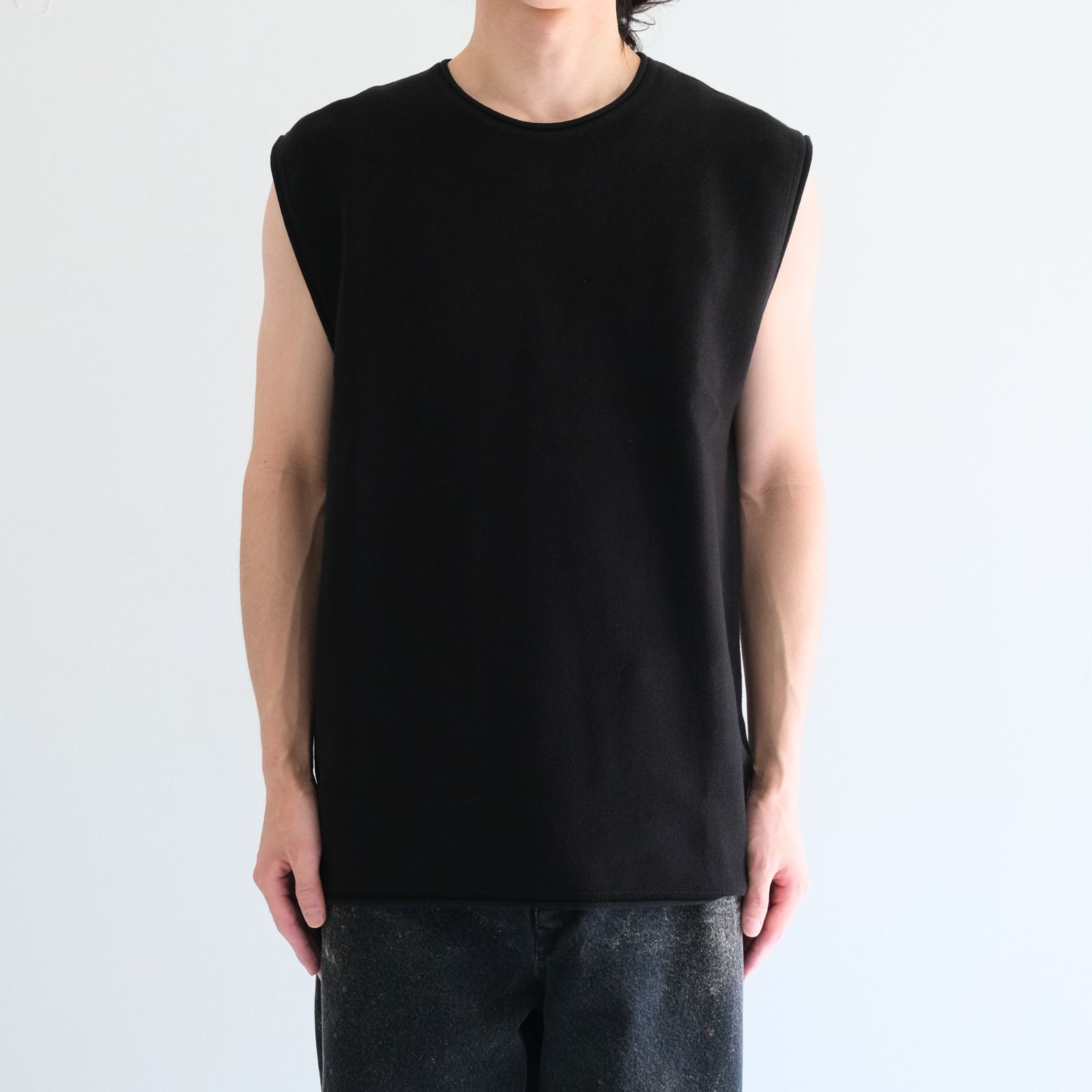 PREMIUM WIDE SHOULDER KNIT SLEEVELESS / プレミアムワイドショルダーニット ノースリーブ（ASPHALT BLACK）