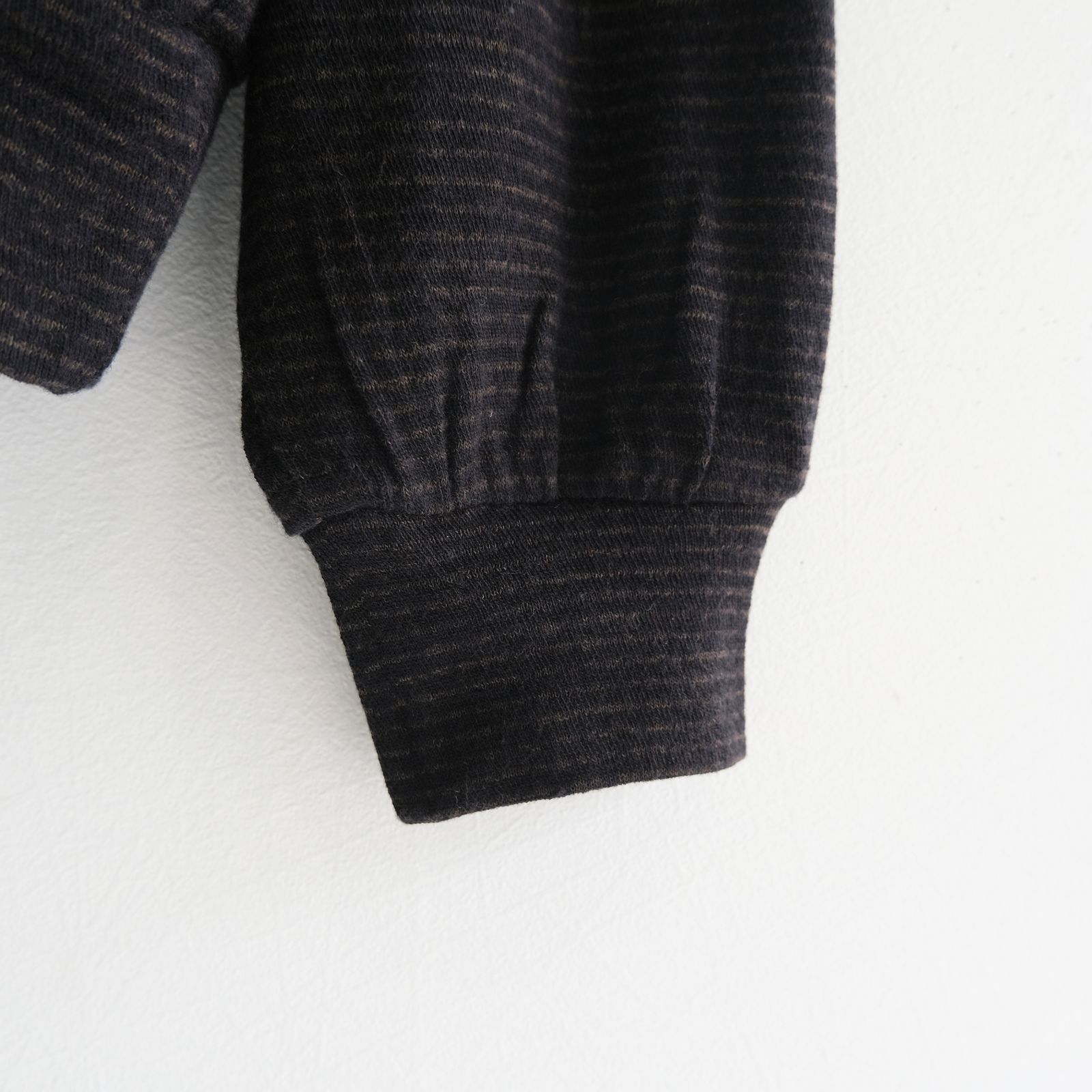 SUPER FINE WOOL COTTON TURTLE-NECK TOP（BORDER STRIPE）（BROWN×BLACK）