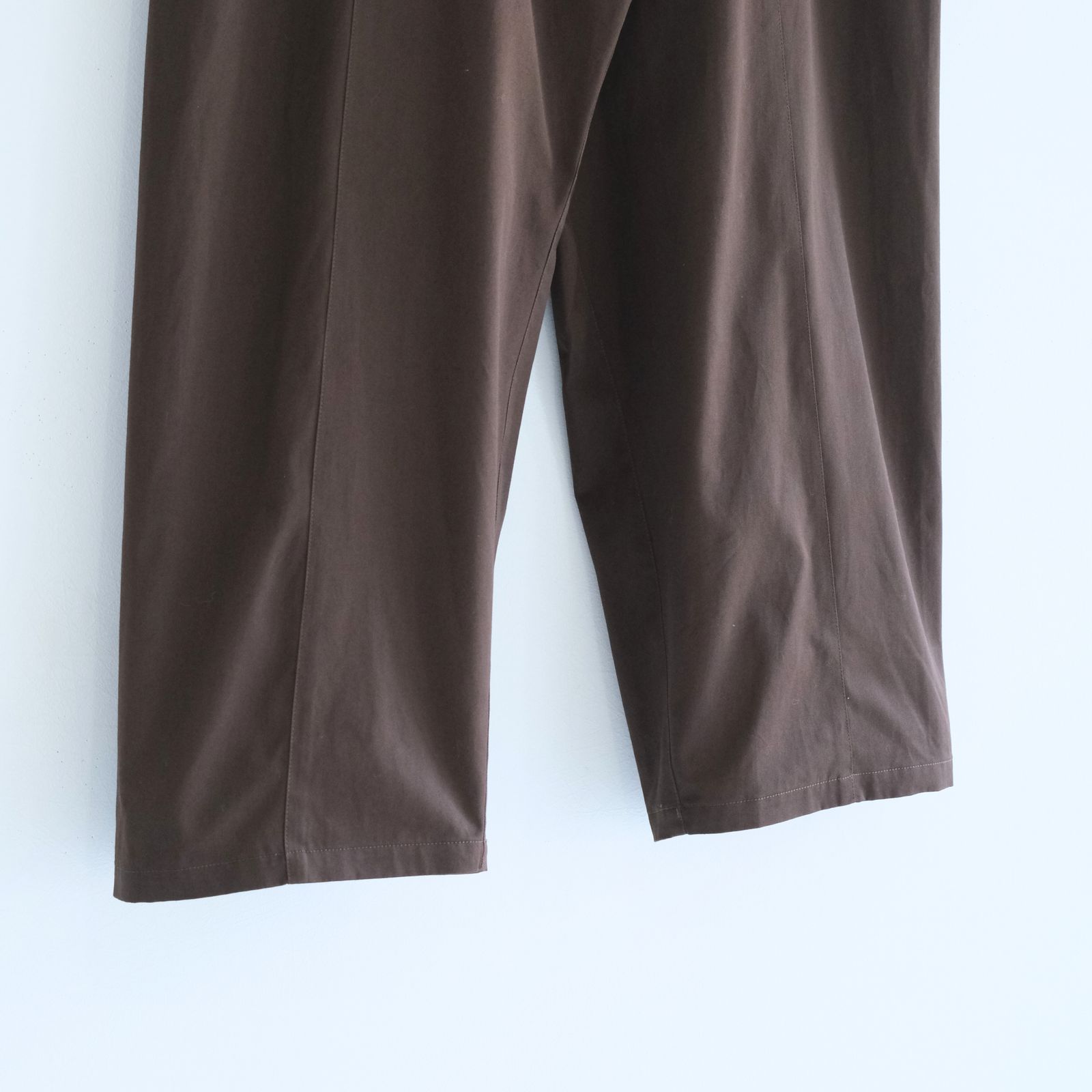 BOX PLEAT TROUSER / ボックスプリーツトラウザー / チノ / ボトムス / BROWN