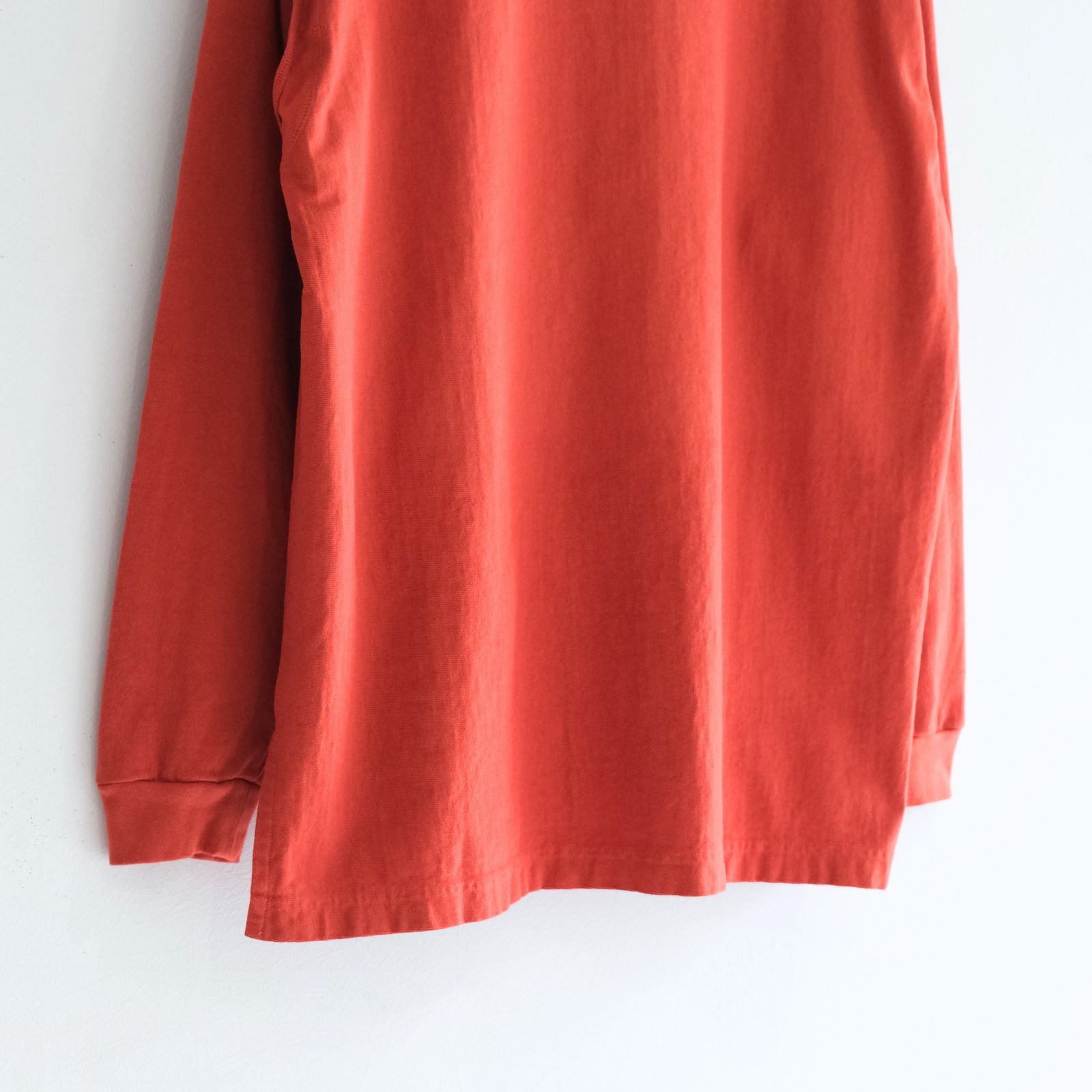 DETROIT LOGO CUTOFF LS TEE（VERMILION）