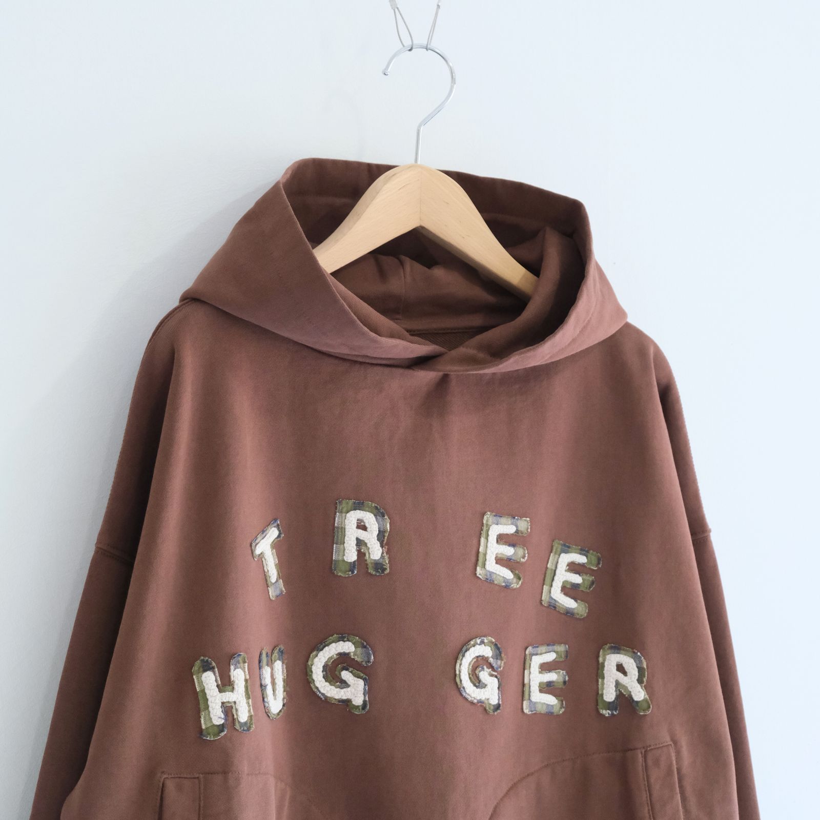 MITTEN HOODIE / ミトンパーカー（BROWN TREE HUGGER）
