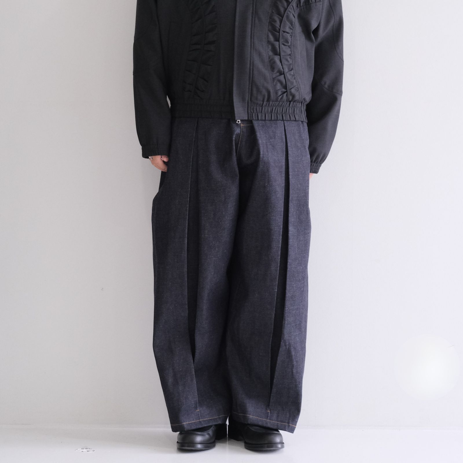 BOX PLEAT TROUSER RAW DENIM/ ボックスプリーツトラウザー / デニム / パンツ / ボトムス / RAW INDIGO