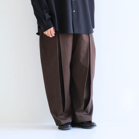 BOX PLEAT TROUSER / ボックスプリーツトラウザー / チノ / ボトムス / BROWN