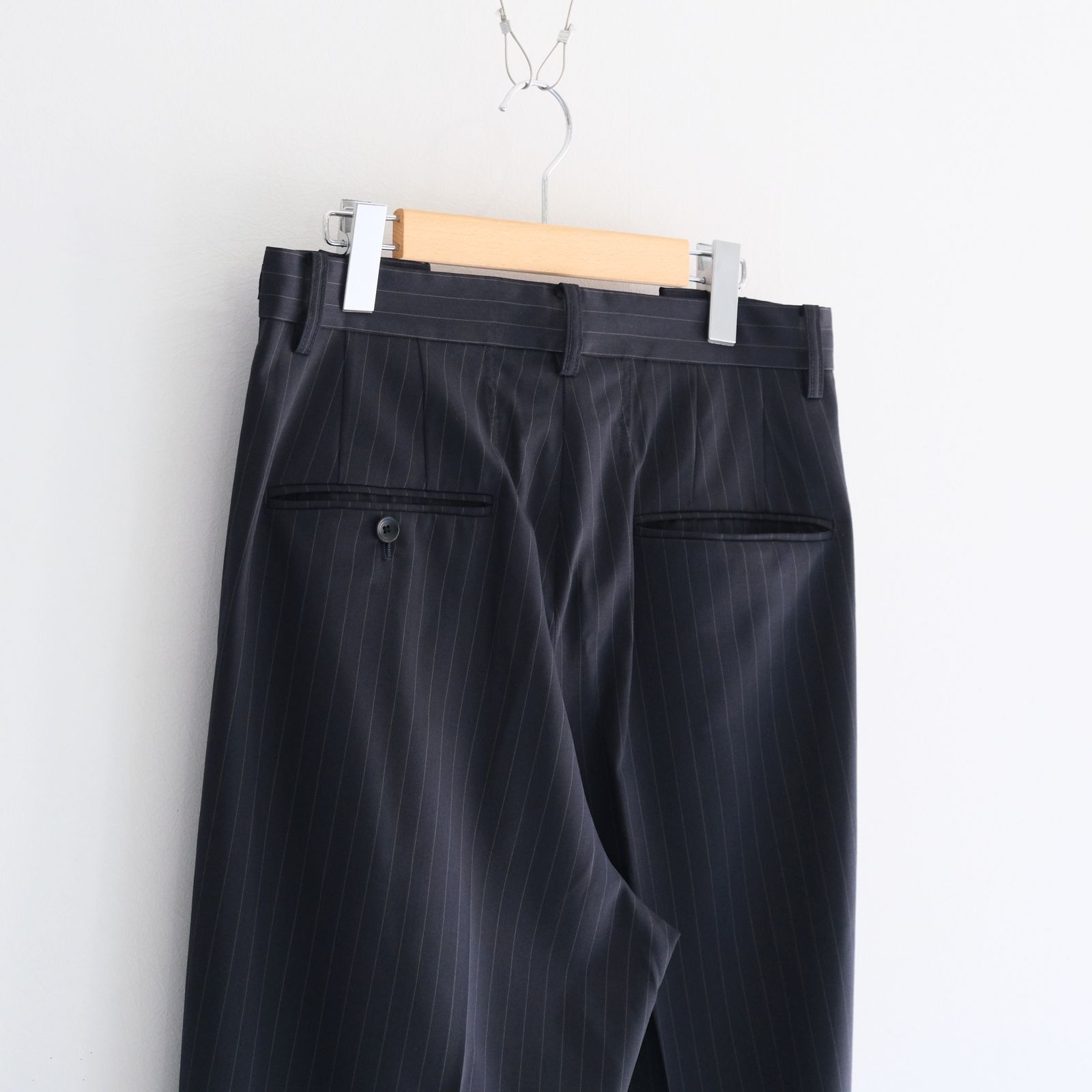 Merino Wool High-waist Slacks / メリノウール ハイウエスト スラックス（NAVY STRIPE）