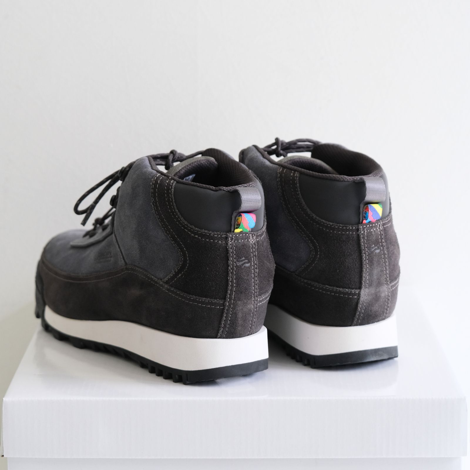 FLOW-MID SHOES is-ness×SUICOKE / シューズ / コラボ / GRAY x CHARCOAL