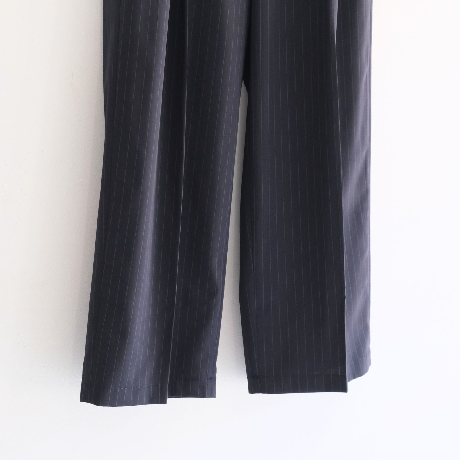 Merino Wool High-waist Slacks / メリノウール ハイウエスト スラックス（NAVY STRIPE）