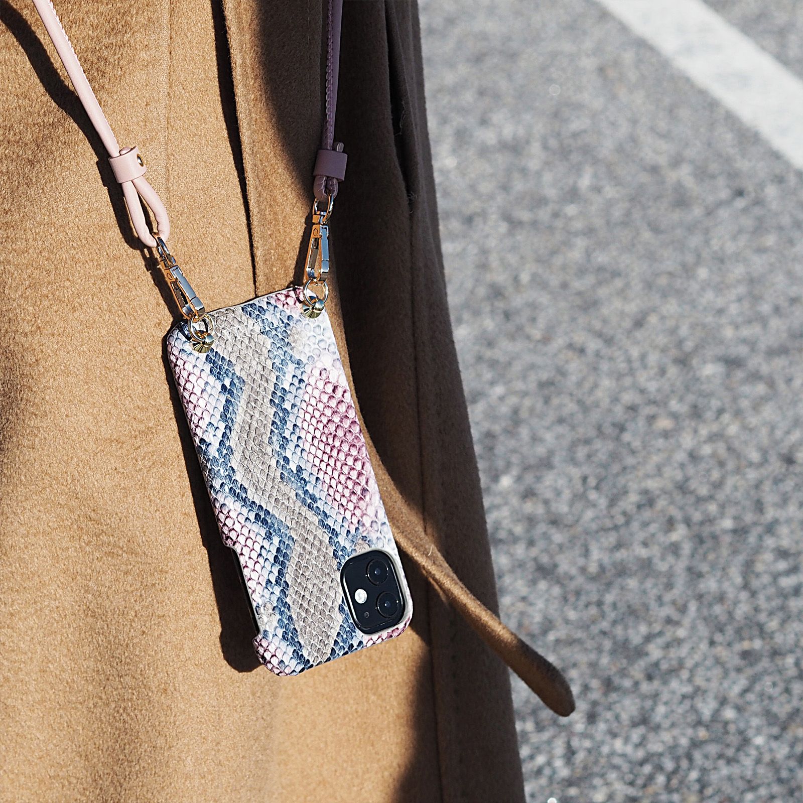 Necklace Case for Apple iPhone 12/12 Pro - Snake with nude Strap